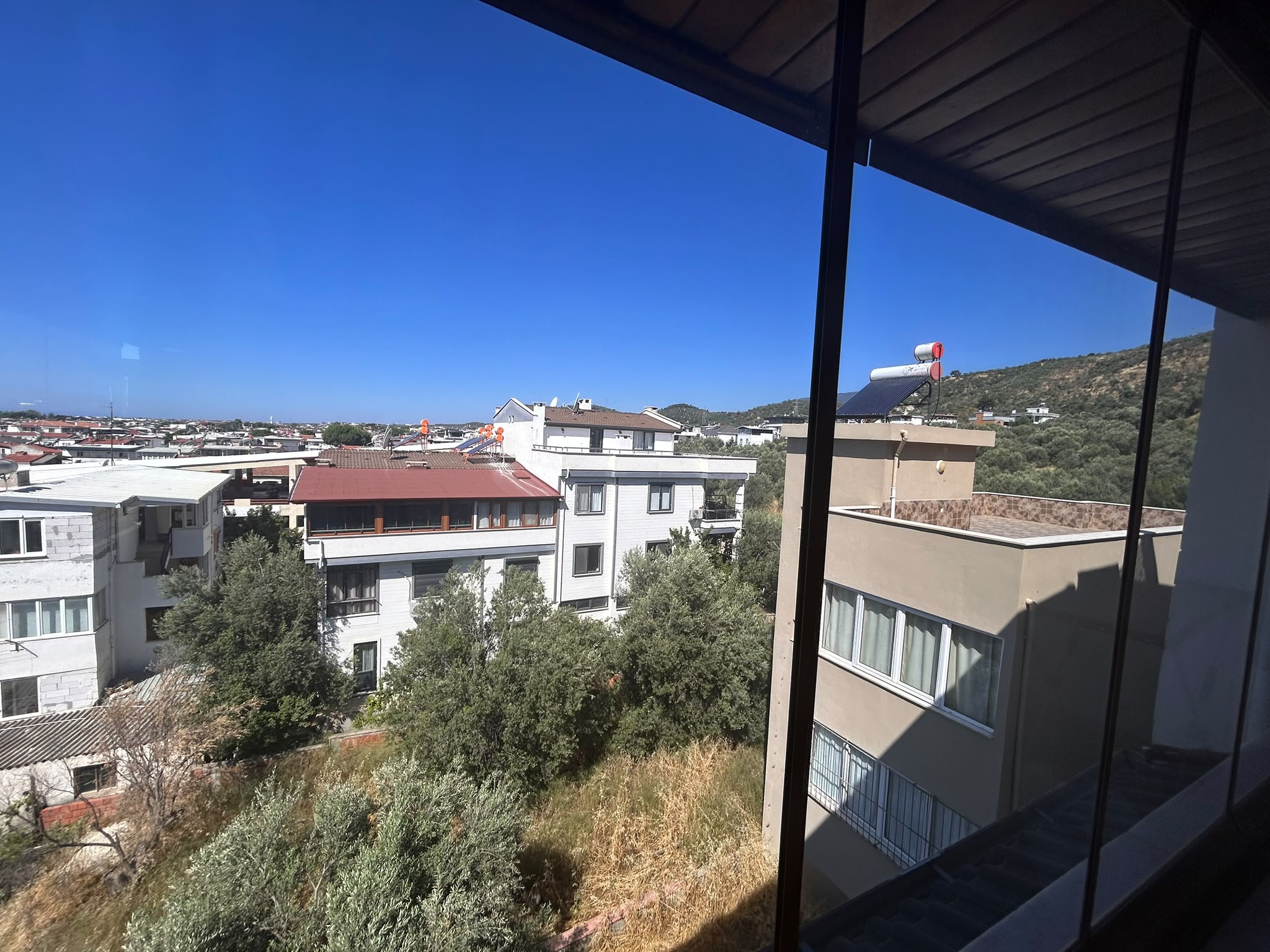 BALIKESİR EDREMİT GÜRE'DE SEZONLUK KİRALIK EŞYALI 3+1 DUBLEKS DAİRE