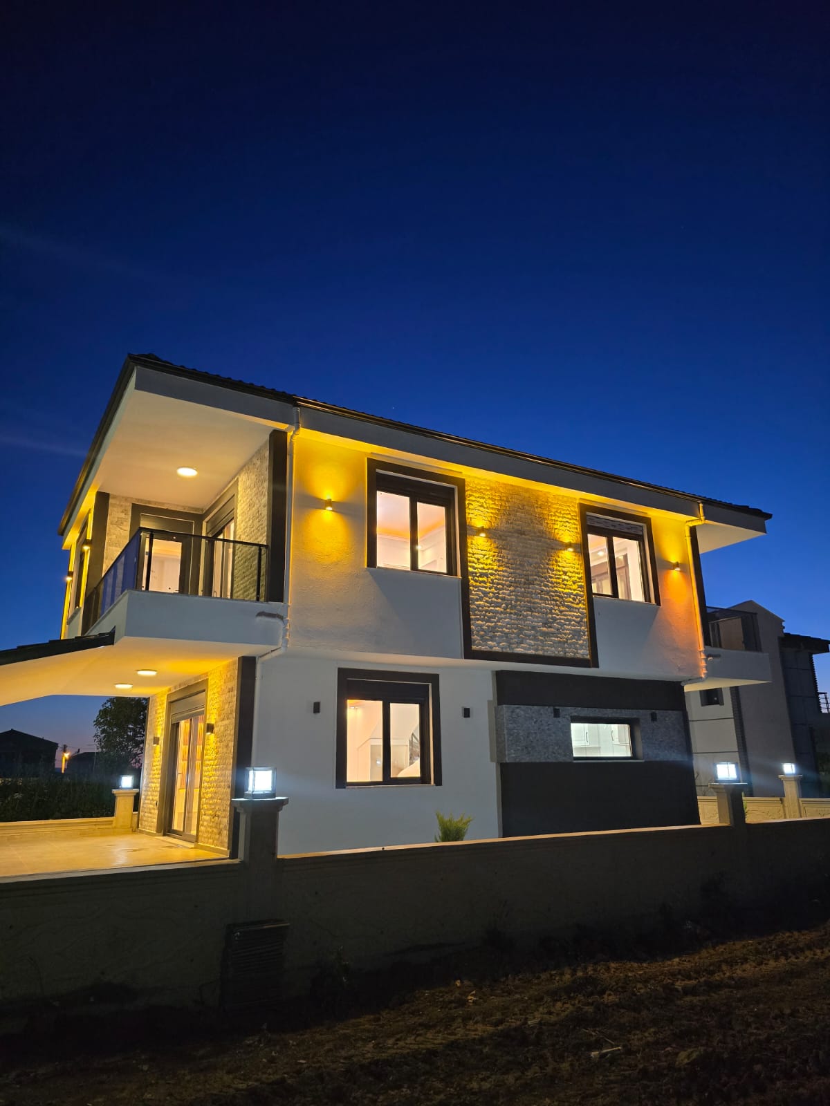 Ayvalık Altınova 'da Müstakil Satılık Villa