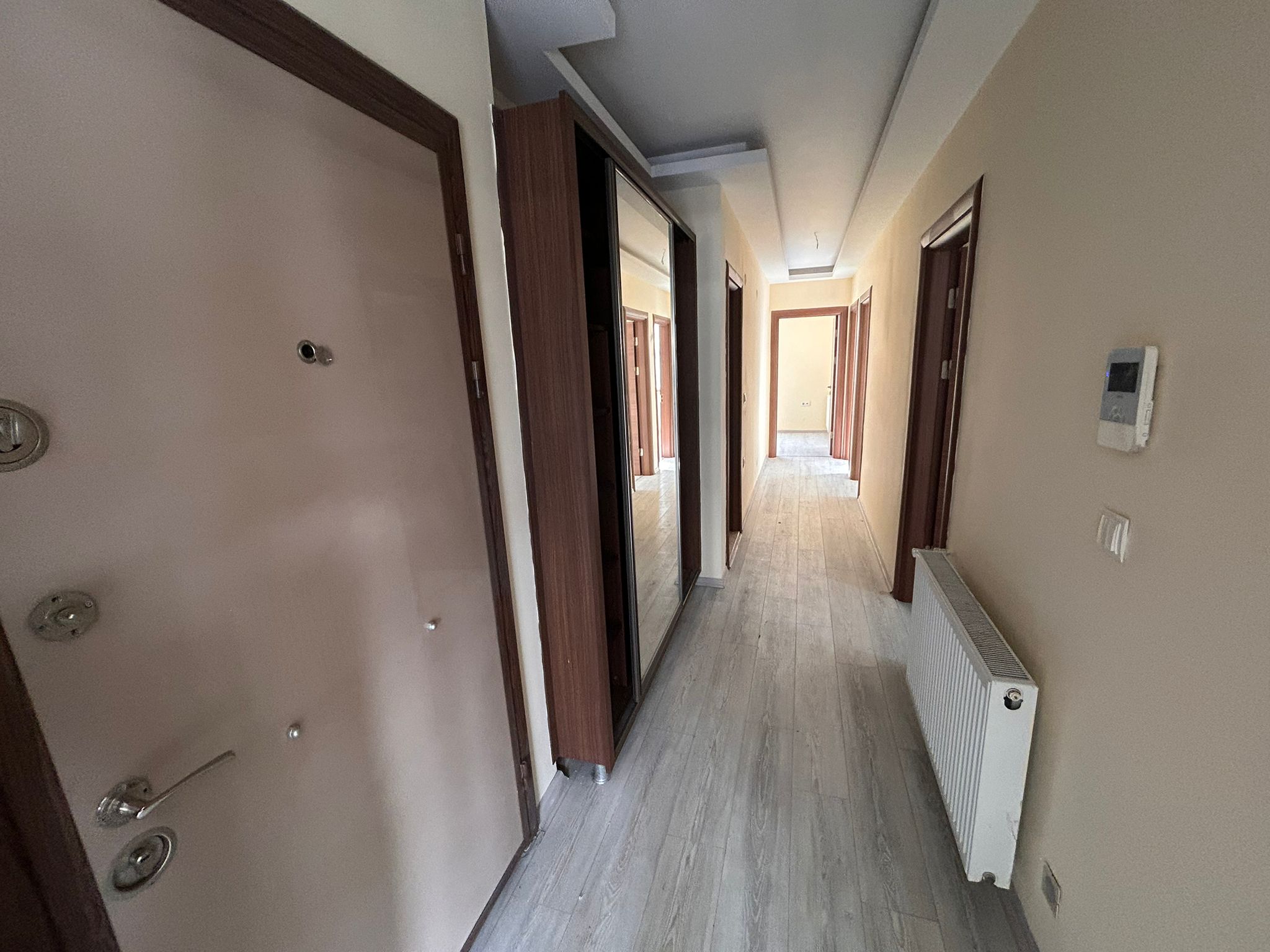 AKÇAY İKİZÇAY MAHALLESİNDE SATILIK ARA KAT 3+1 LÜKS DAİRE (EİDS NO. 1001423)