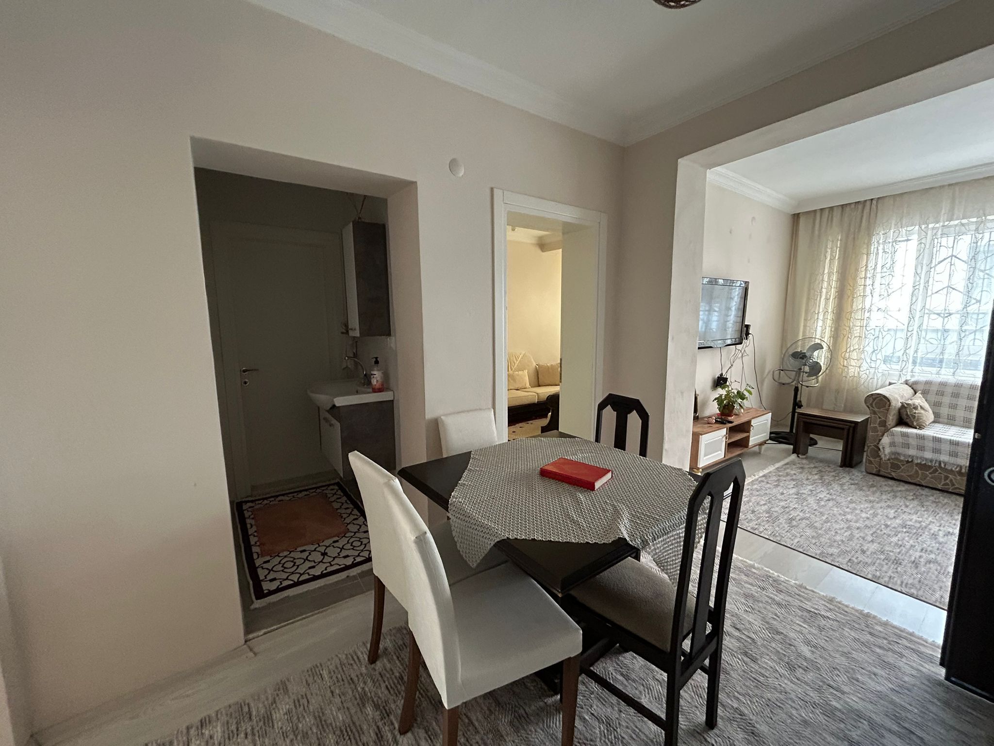 GAZİİLYAS MAHALLESİNDE EŞYALI BAHÇELİ KİRALIK 2+1 DAİRE