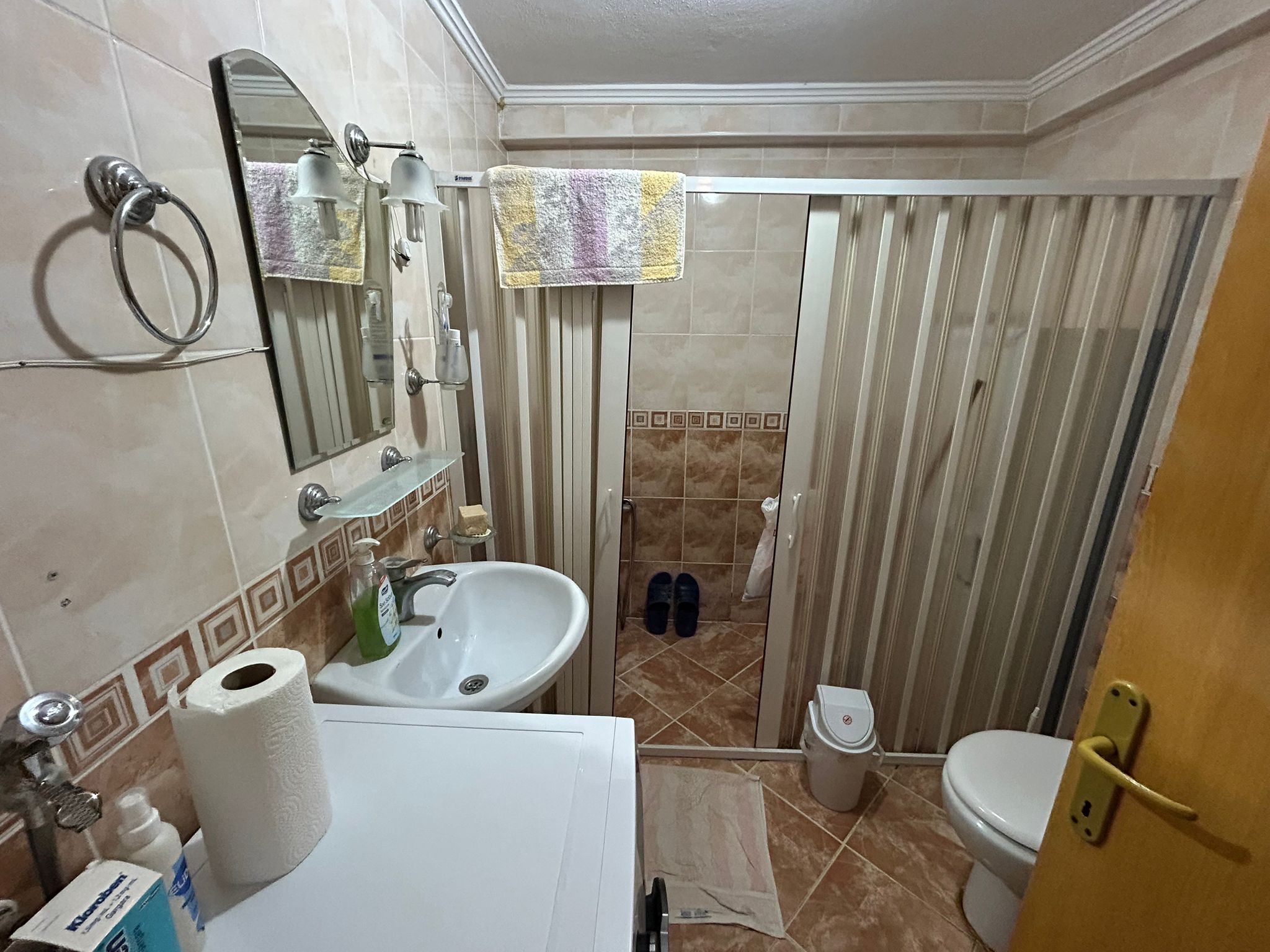 EDREMİT CUMHURİYET MAHALLESİ’NDE EŞYALI KİRALIK 3+1 DAİRE