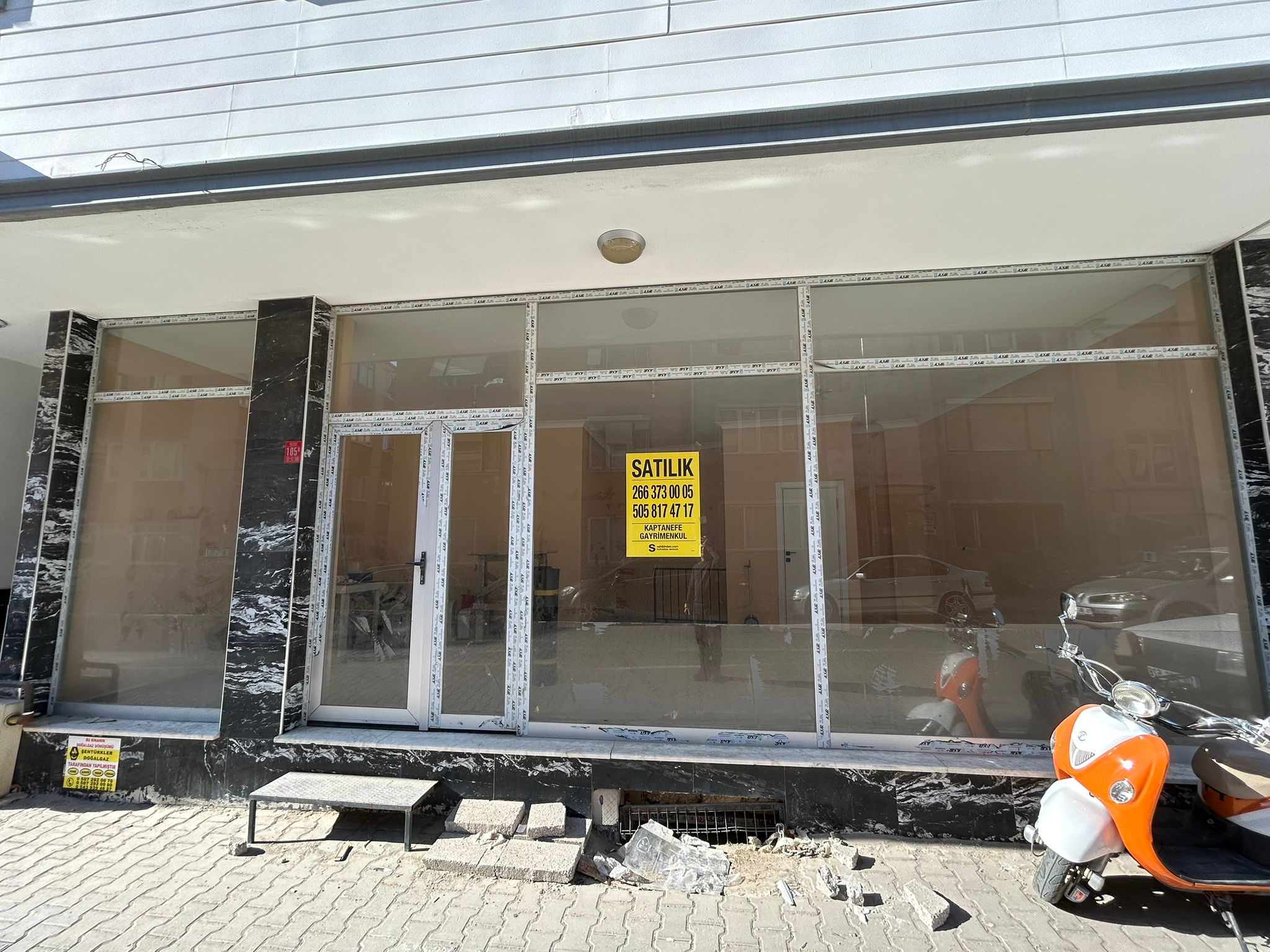 İnönü Caddesi’nde 120 m² Sıfır Depolu Satılık Dükkân