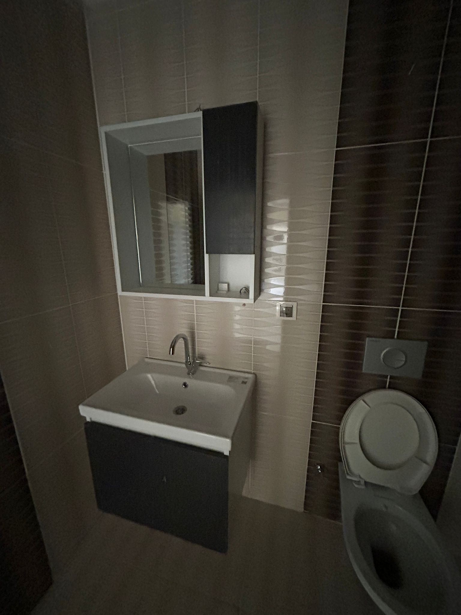GAZİİLYAS'DA TUGAYA 300 M. KİRALIK 2+1 DAİRE (3 NUMARA)