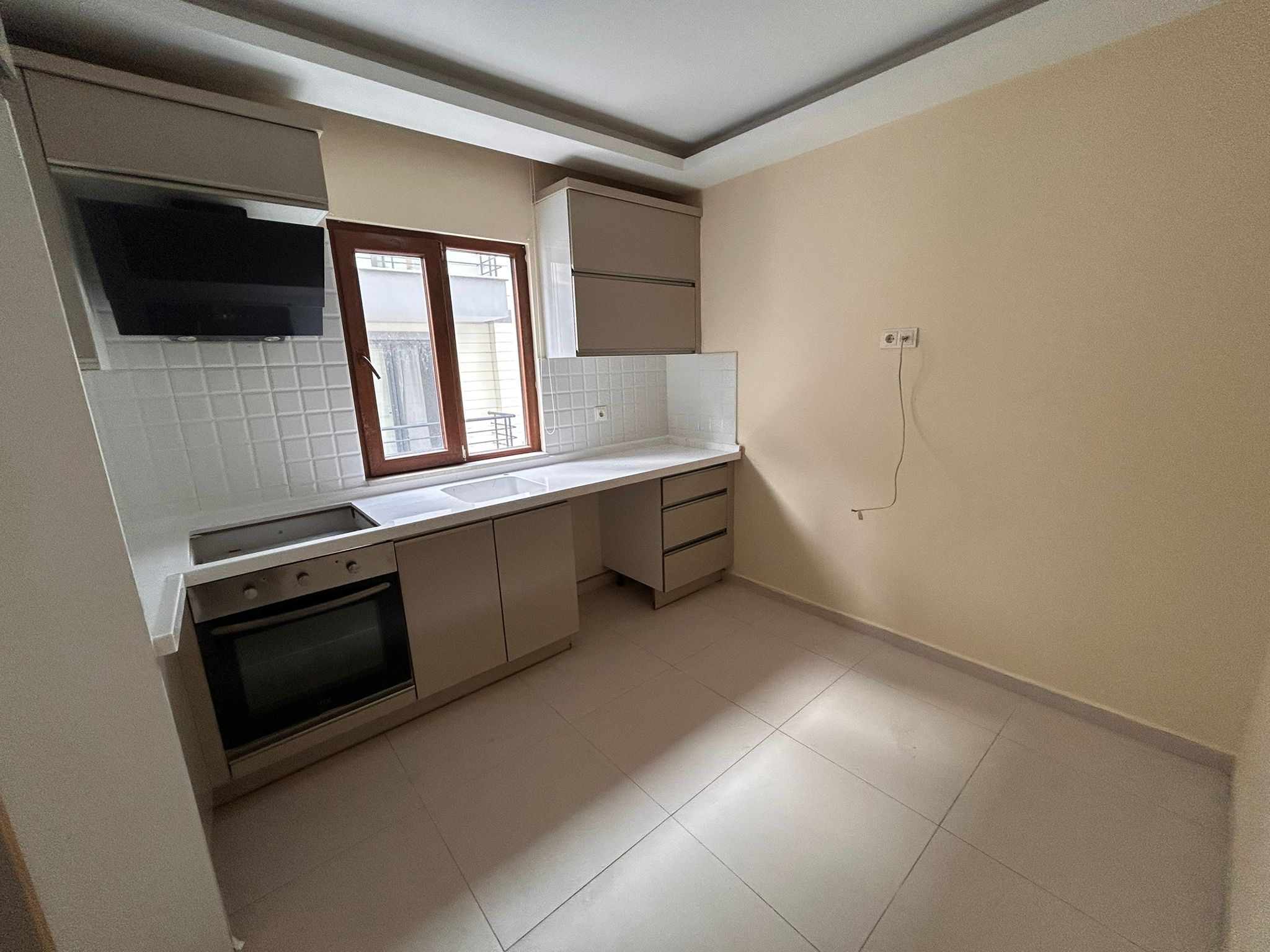 AKÇAY İKİZÇAY MAHALLESİNDE SATILIK ARA KAT 3+1 LÜKS DAİRE (EİDS NO. 1001423)
