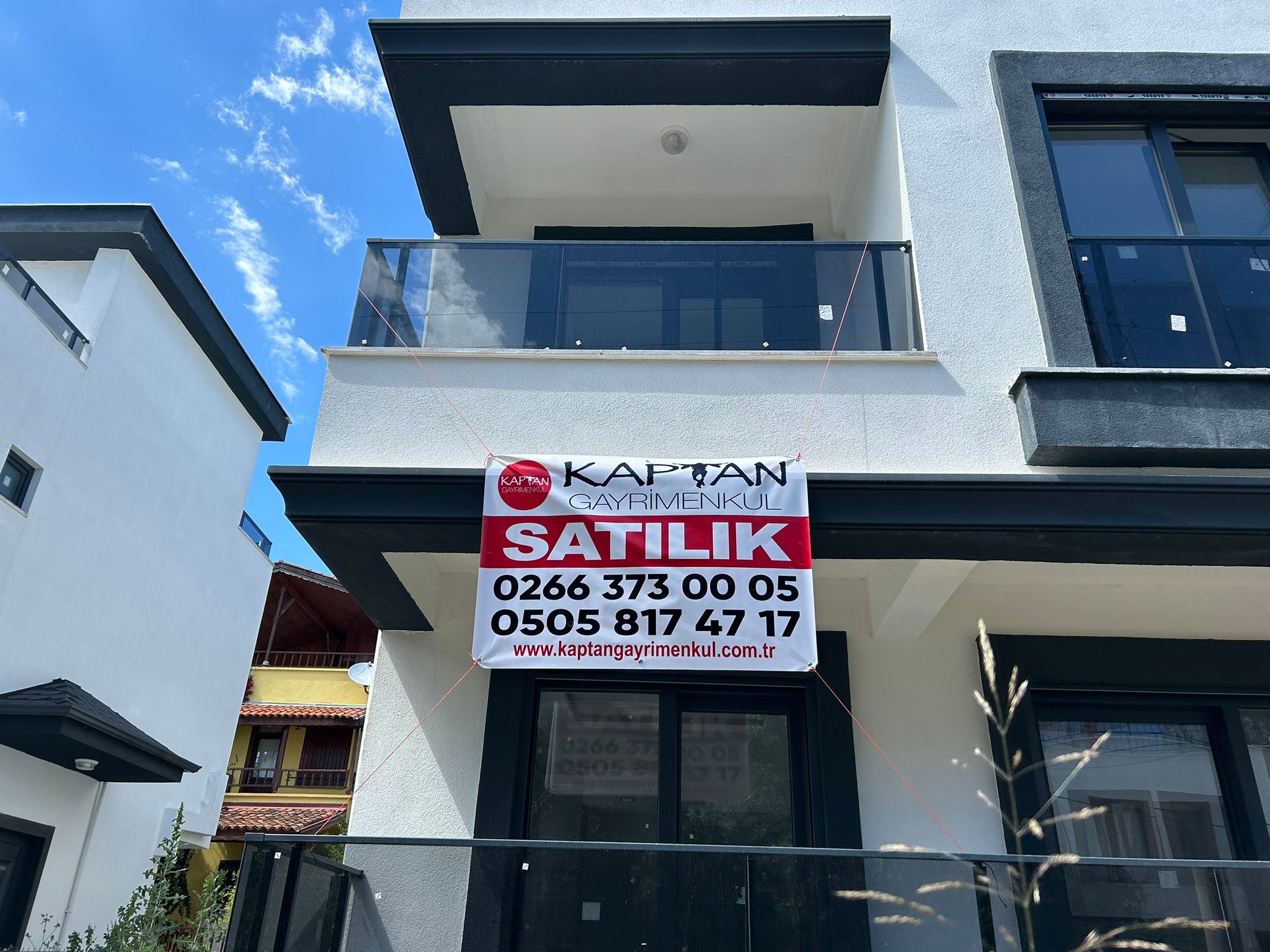 AVCILAR'DA DENİZE 150 M. SIFIR 4+1 VİLLA