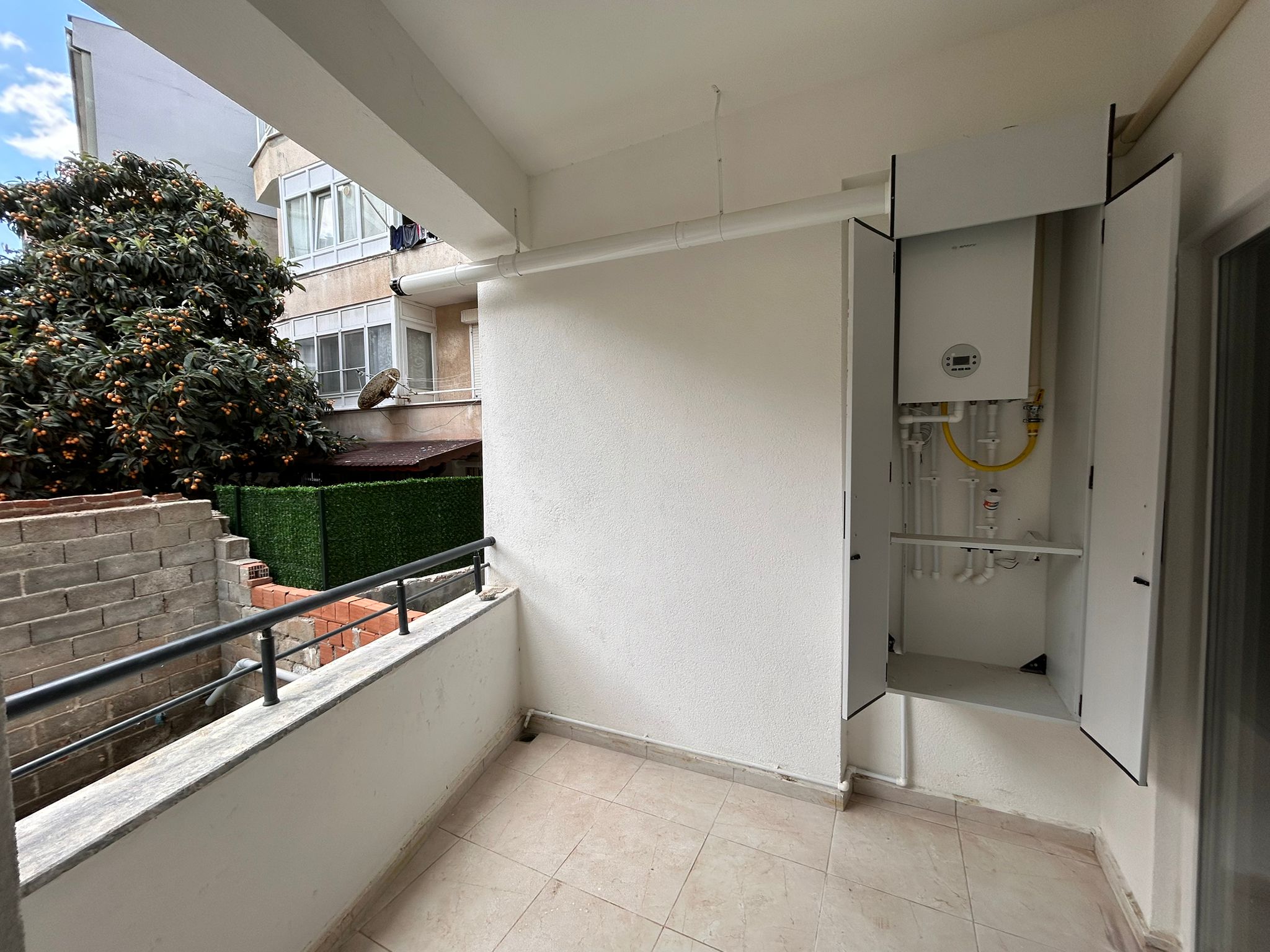 BALIKESİR EDREMİT CUMHURİYET MAHALLESİNDE KİRALIK 2+1 SIFIR DAİRE