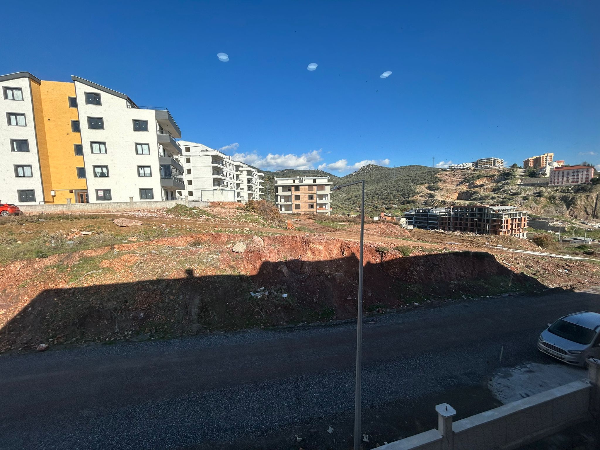 ATATÜRK MAHALLESİ’NİN EN GÜZEL NOKTASINDA! SATILIK 2+1 DAİRE (15numara)