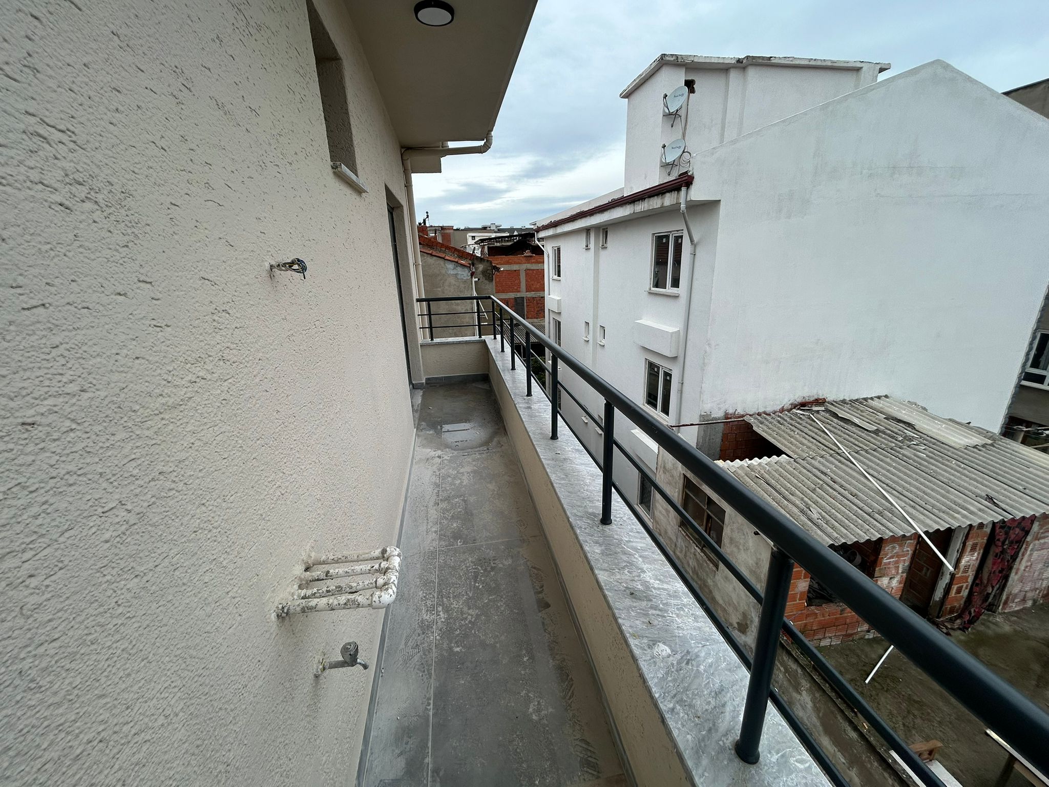 BALIKESİR EDREMİT CAMİVASAT MAHALLESİNDE SATILIK 2+1 DAİRE