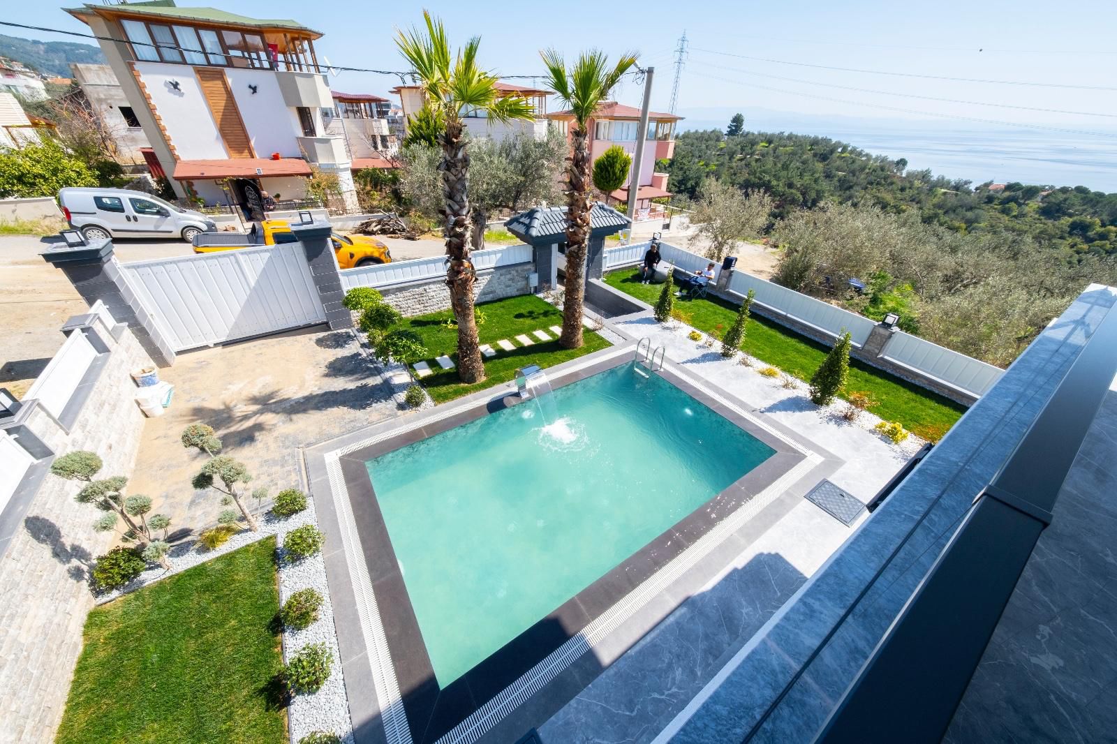 ALTINOLUK’TA 400 m² ARSA İÇERİSİNDE DENİZ VE DOĞA MANZARALI MÜSTAKİL LÜKS VİLLA