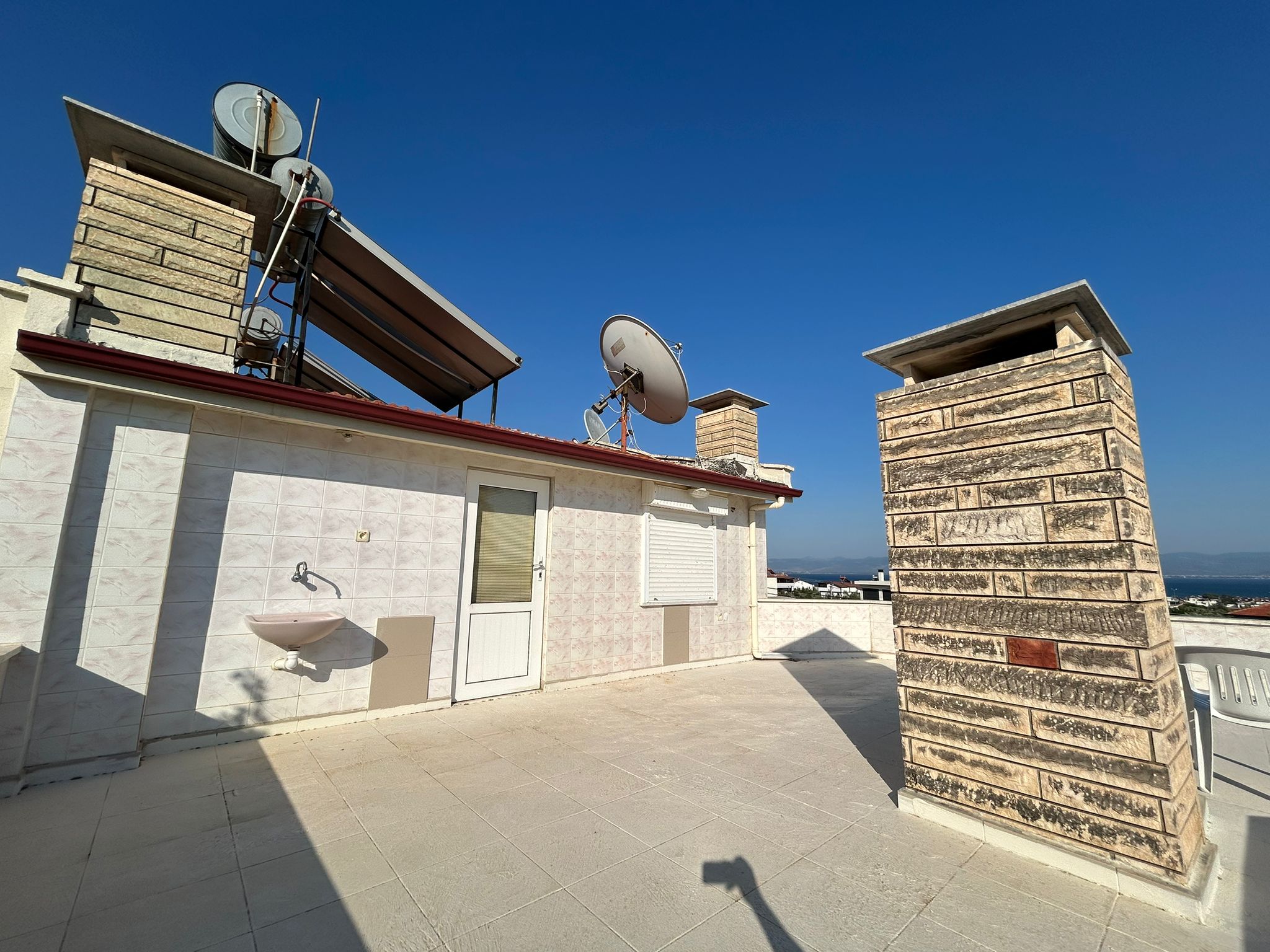 GÜRE'DE SİTE İÇERİSİNDE SATILIK 4+1 TRİPLEKS VİLLA