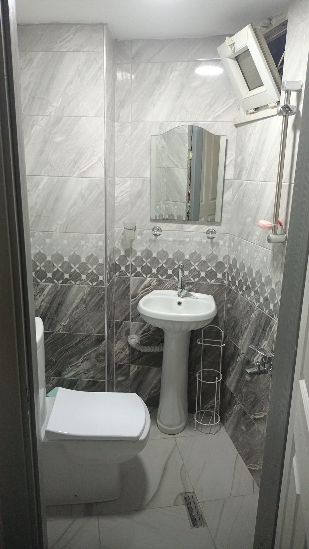 EDREMİT TUZCUMURAT’TA EŞYALI 3+1 KİRALIK DAİRE