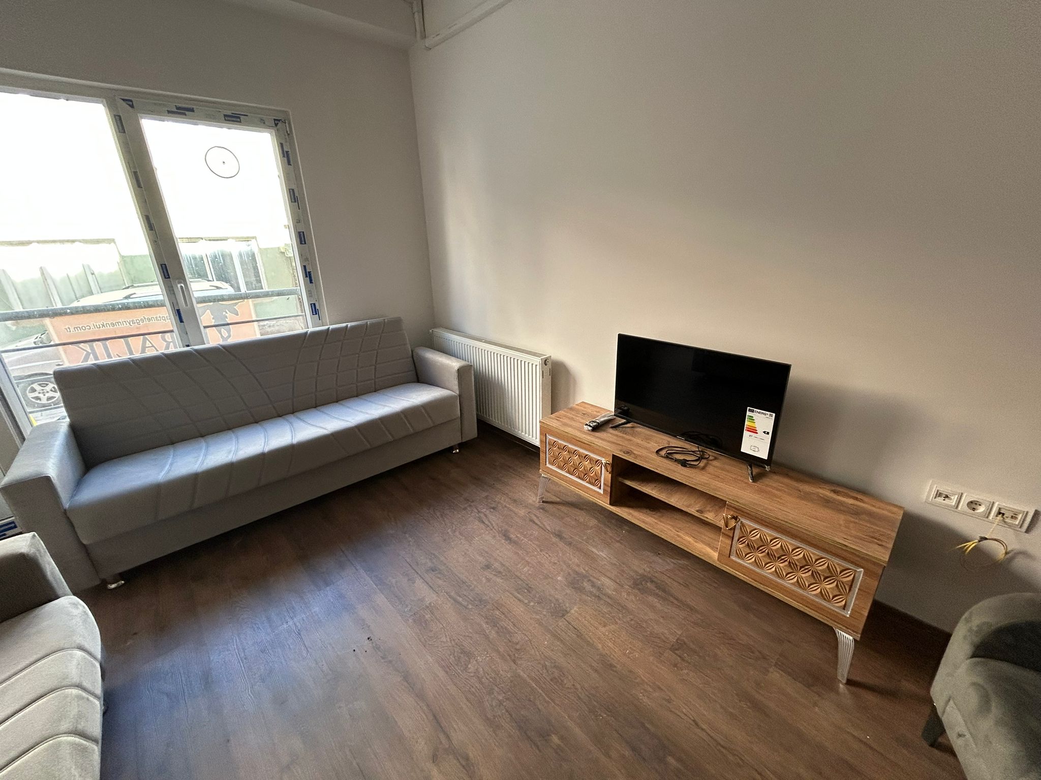 CUMHURİYET MAHALLESİNDE EŞYALI KİRALIK 1+1 DAİRE