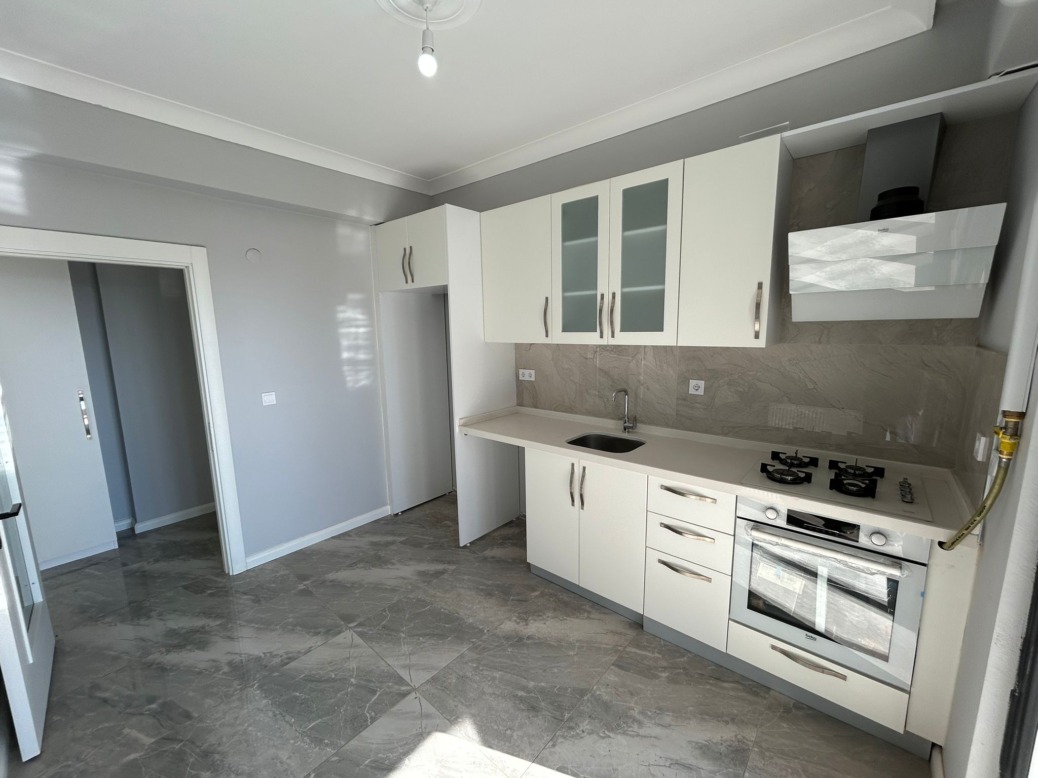 ATATÜRK MAHALLESİ’NİN EN GÜZEL NOKTASINDA! SATILIK 2+1 DAİRE (8numara)