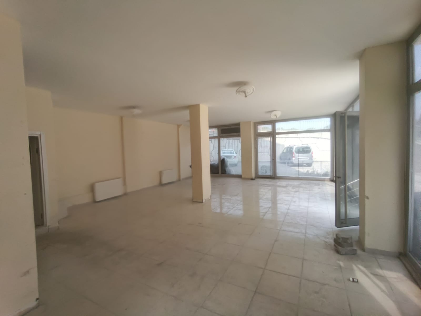 EDREMİT GAZİCELAL’DE KÖŞE KONUMDA 150 m² KİRALIK DÜKKAN