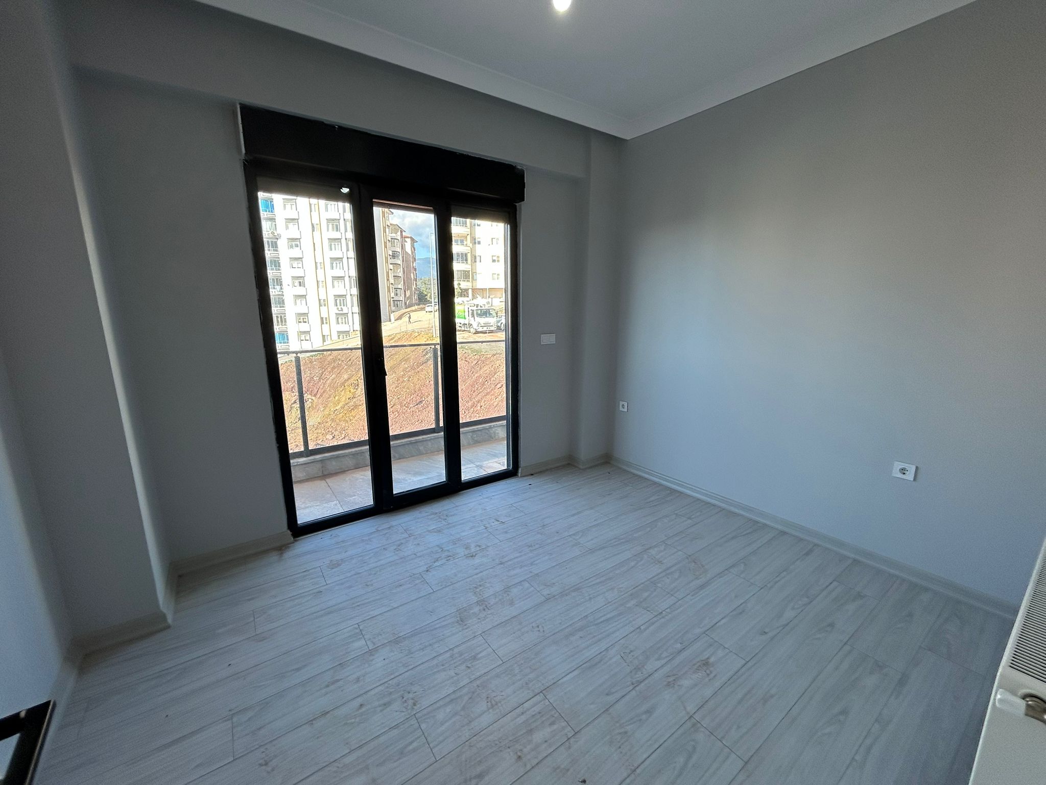 ATATÜRK MAHALLESİ’NİN EN GÜZEL NOKTASINDA! SATILIK 2+1 DAİRE (9numara)