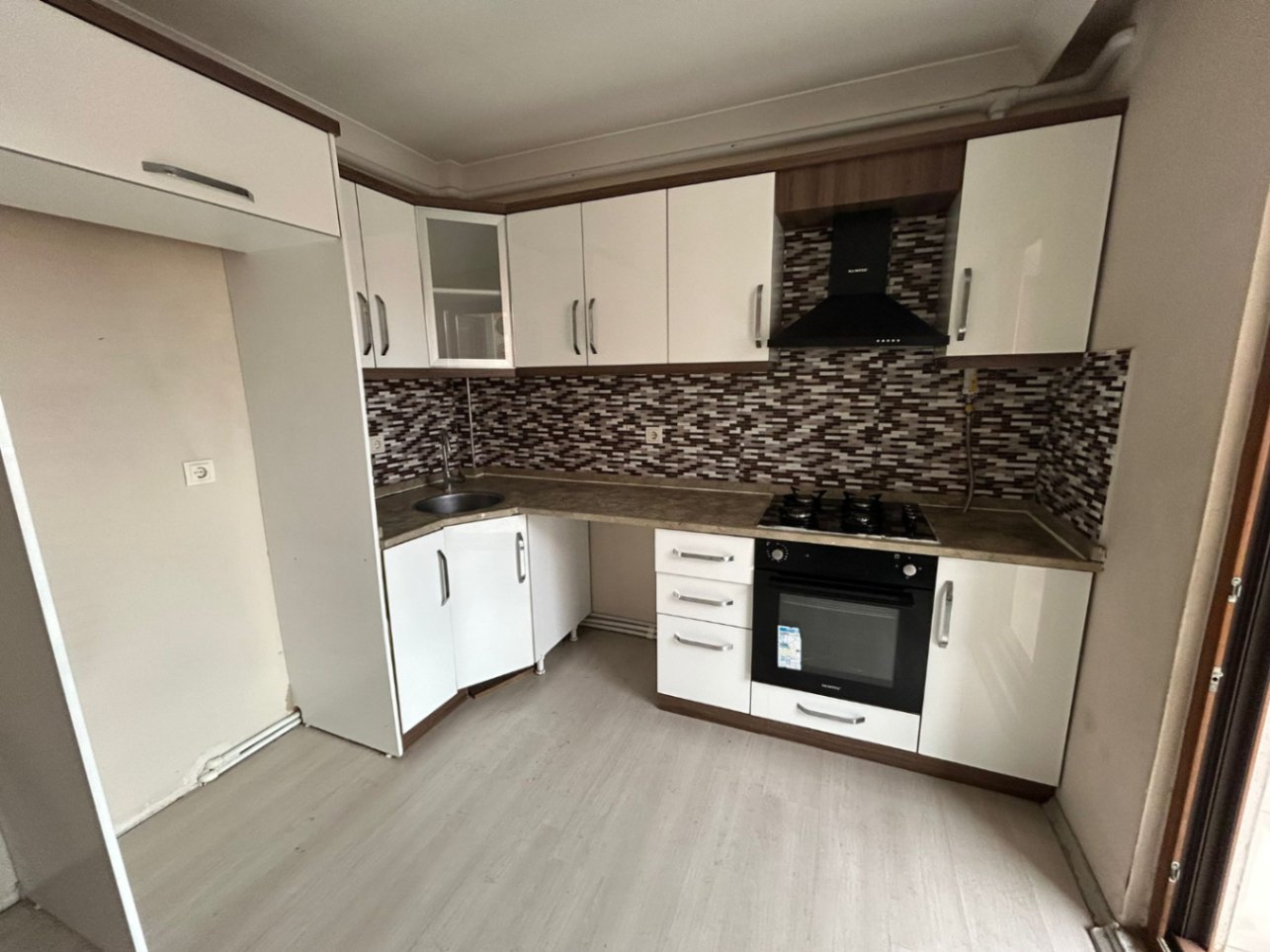 Cumhuriyet Mahallesinde Satılık 2+1 Daire