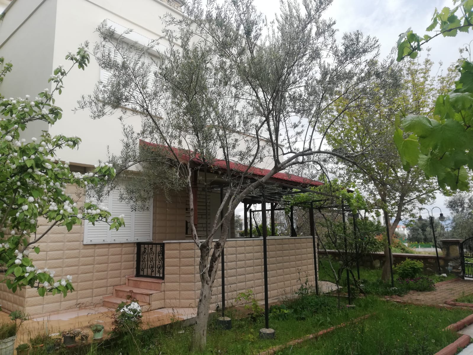 GÜRE'DE SİTE İÇERİSİNDE SATILIK 4+1 TRİPLEKS VİLLA