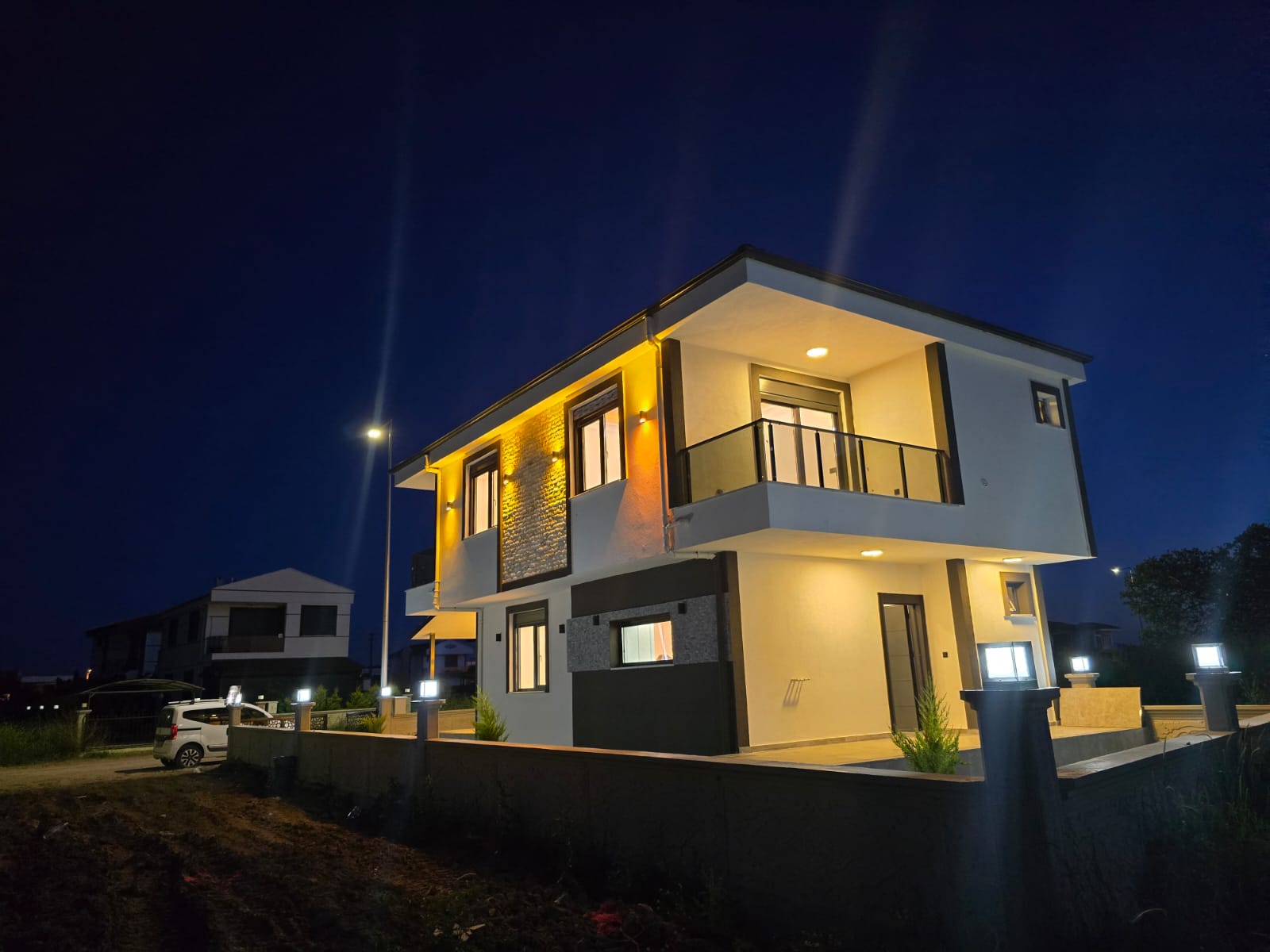 Ayvalık Altınova 'da Müstakil Satılık Villa