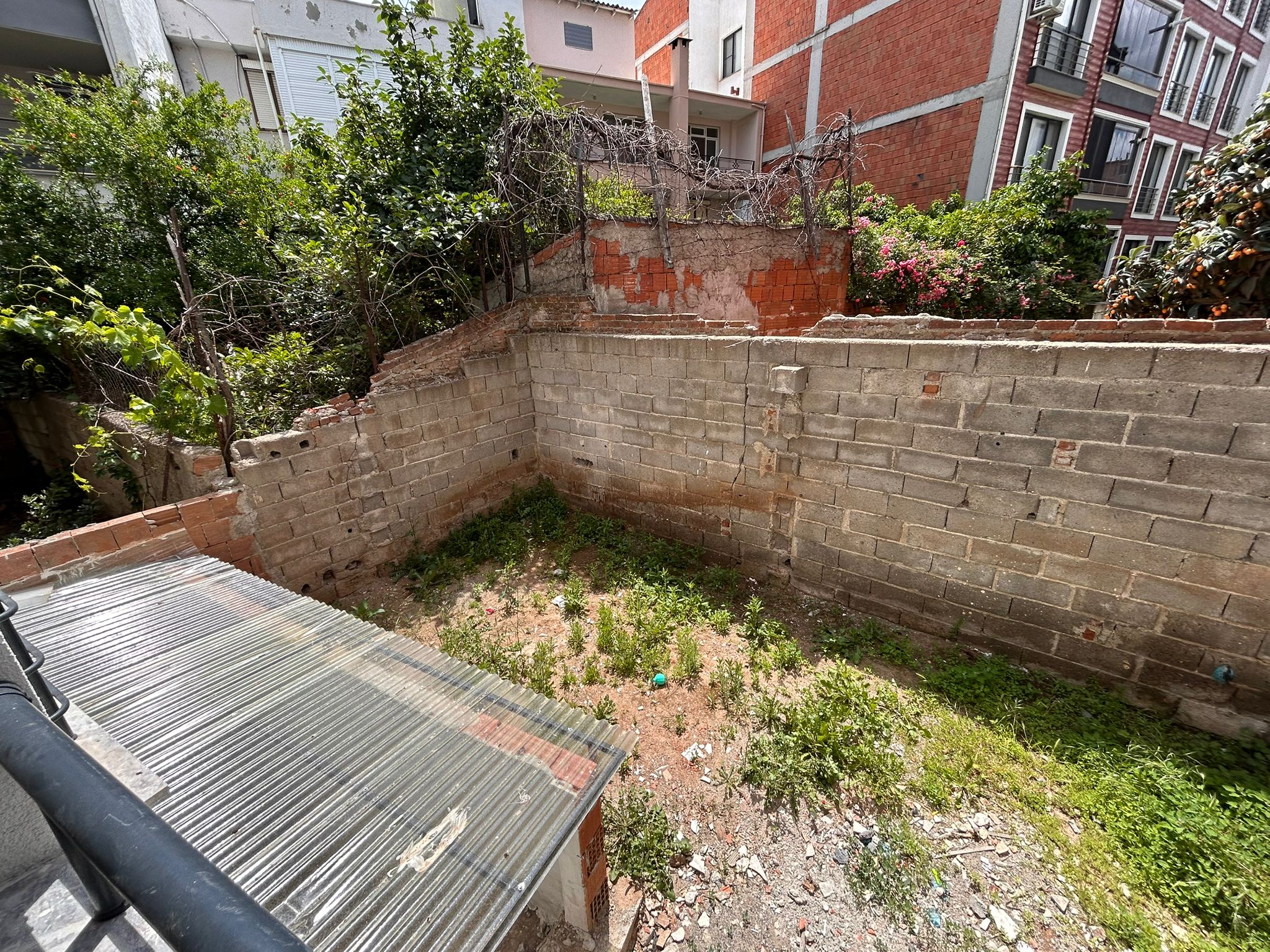 BALIKESİR EDREMİT CUMHURİYET MAHALLESİNDE KİRALIK 2+1 SIFIR DAİRE