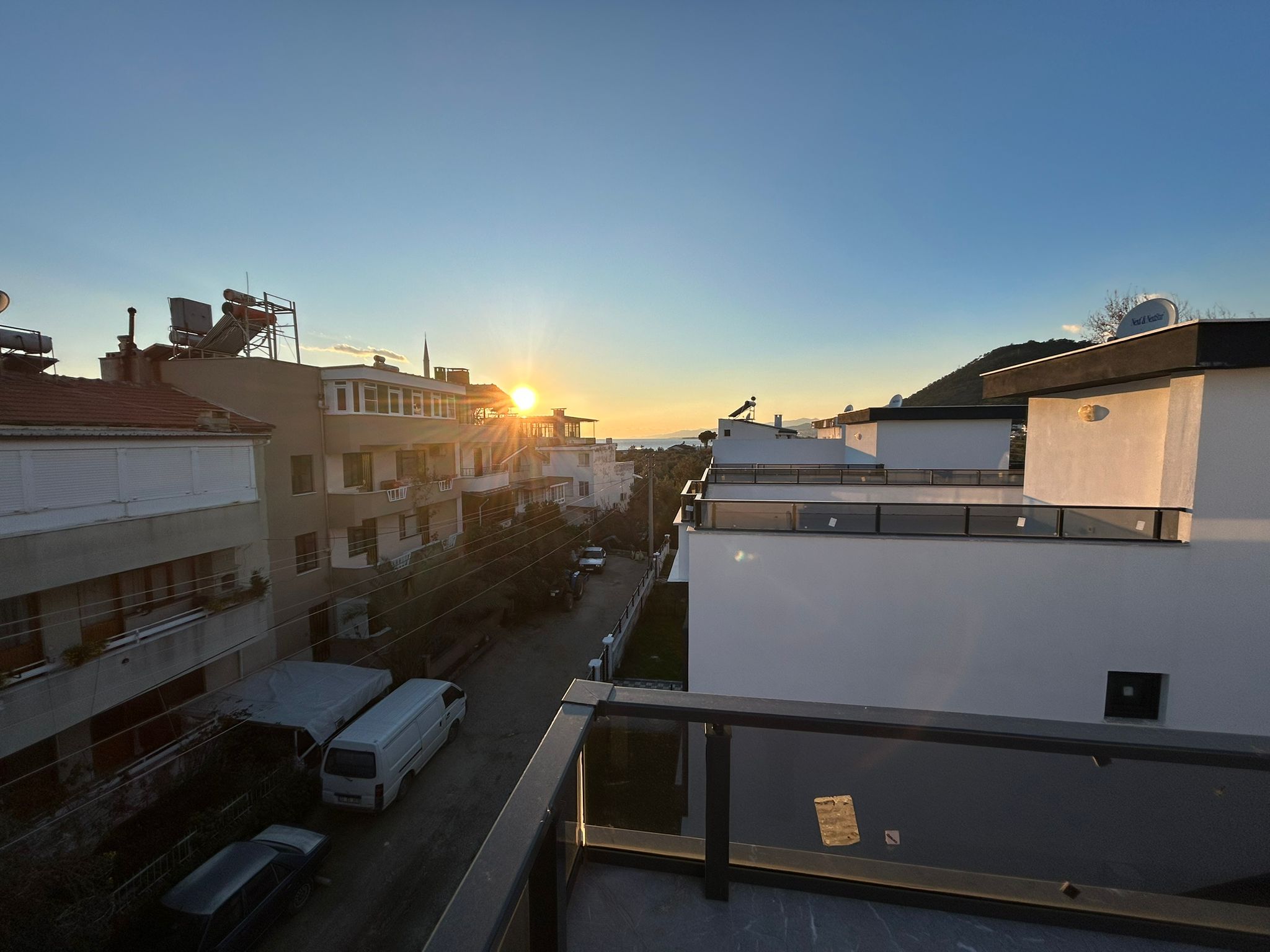 AVCILAR'DA DENİZE 150 M. SIFIR 4+1 VİLLA