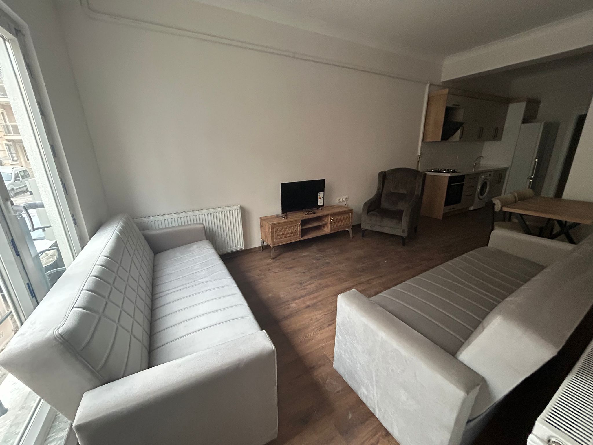 CUMHURİYET MAHALLESİNDE EŞYALI KİRALIK 1+1 DAİRE