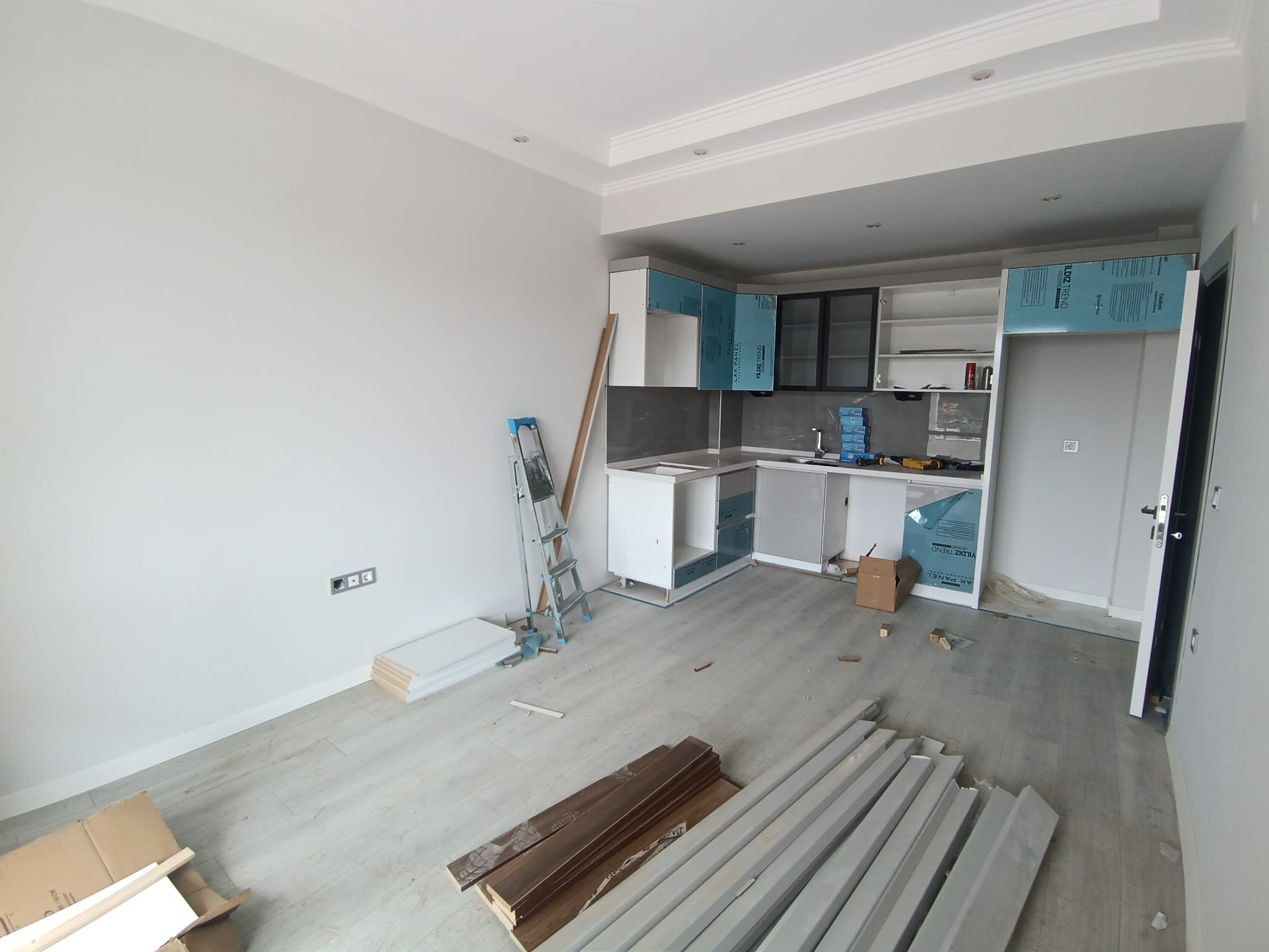 EDREMİT KADIKÖY MAHALLESİNDE SATILIK SIFIR 1+1 DAİRE – GENİŞ BALKONLU, ASANSÖRLÜ, OTOPARKLI