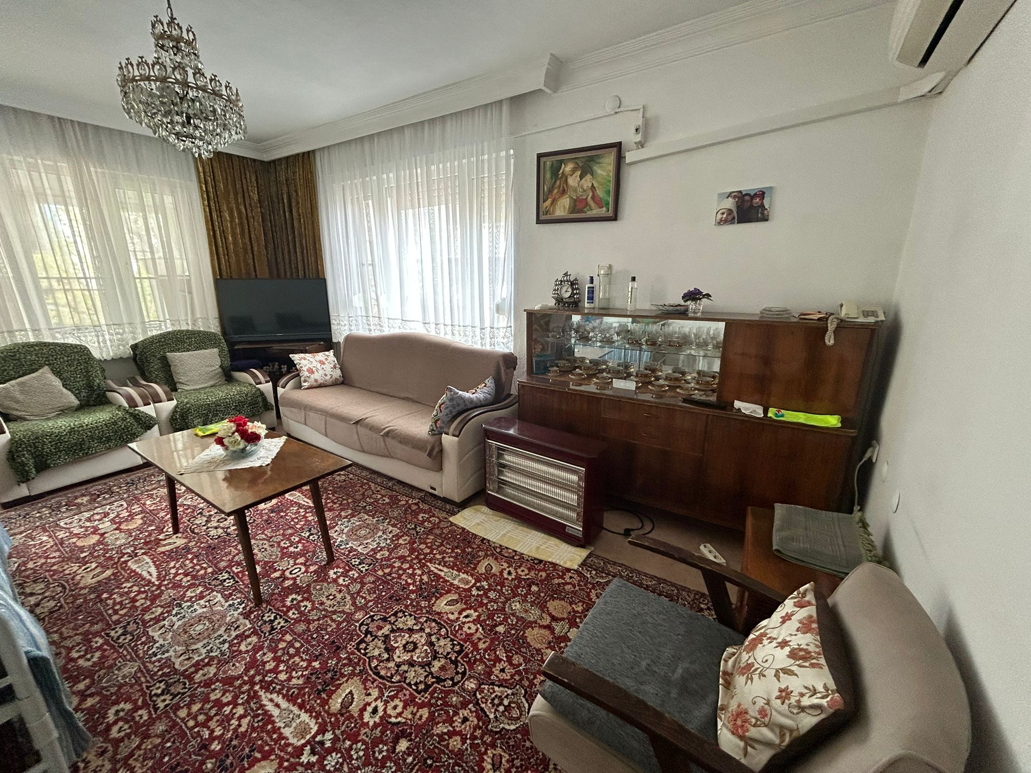 AKÇAY’IN KALBİNDE, DENİZE 100 METRE MESAFEDE 2+1 EŞYALI KİRALIK DAİRE!