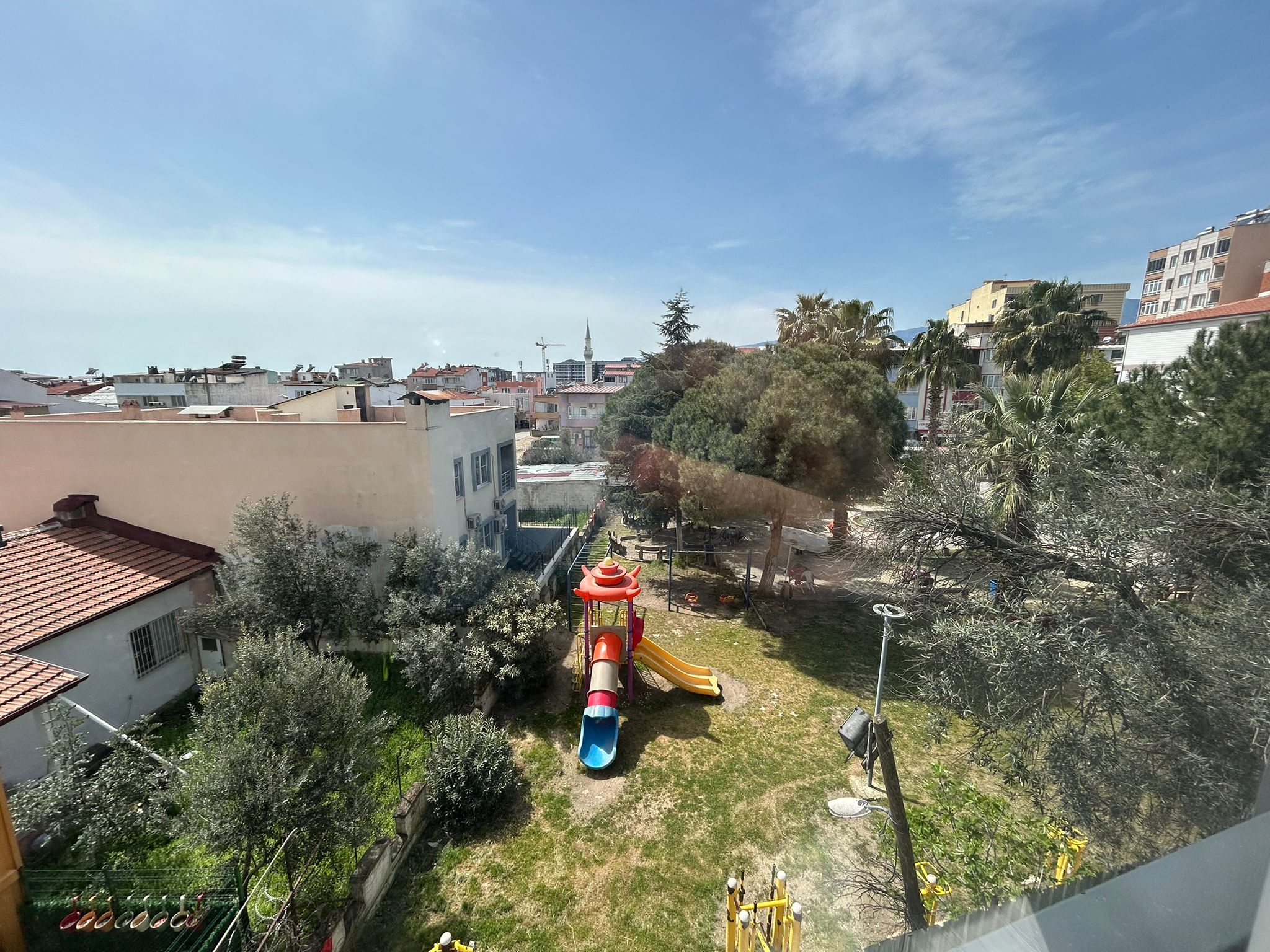 KADIKÖY’DE ÖZEL KÖRFEZ HASTANESİ YANI SATILIK 3+1 ARAKAT DAİRE