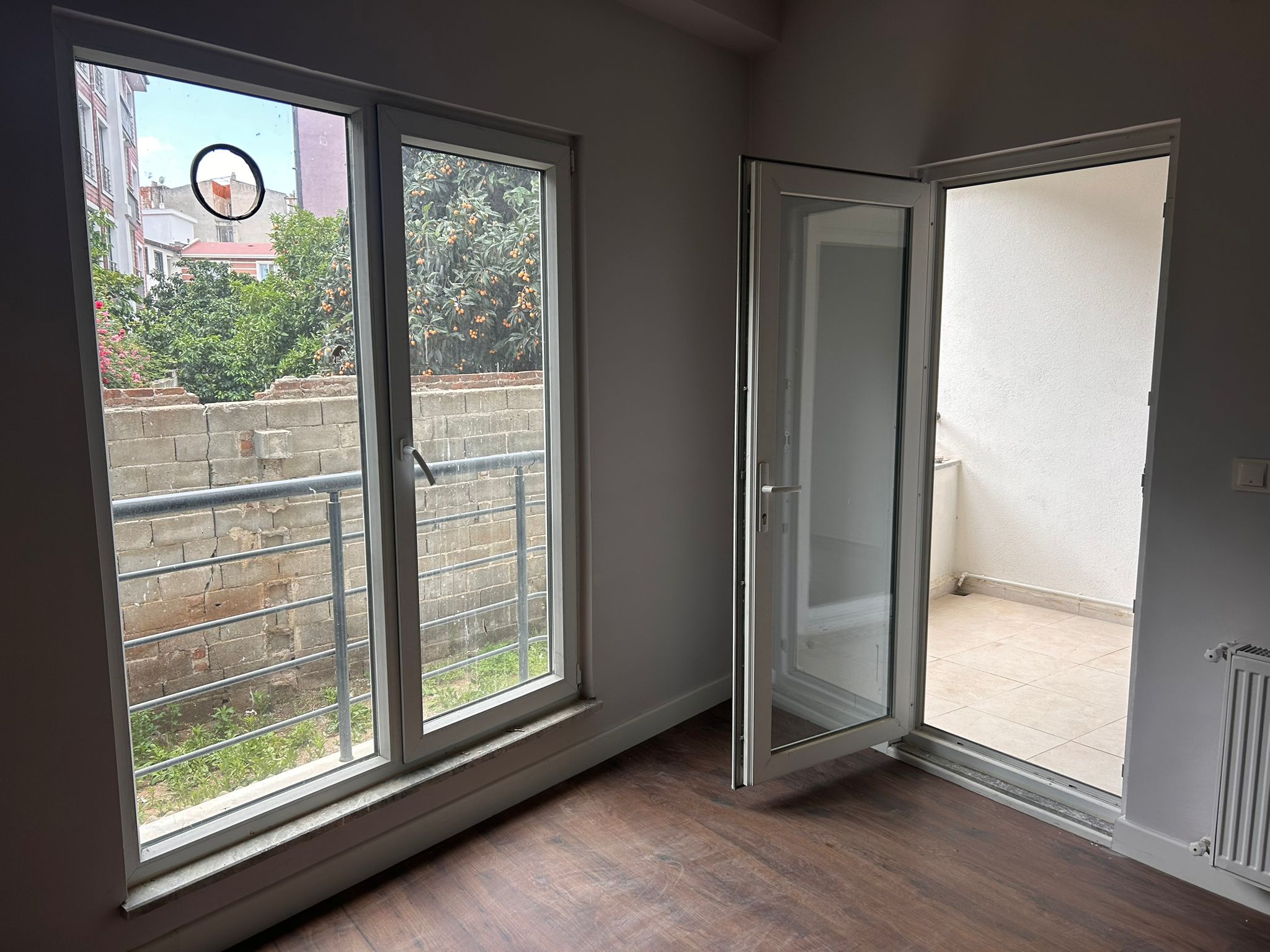 BALIKESİR EDREMİT CUMHURİYET MAHALLESİNDE KİRALIK 2+1 SIFIR DAİRE