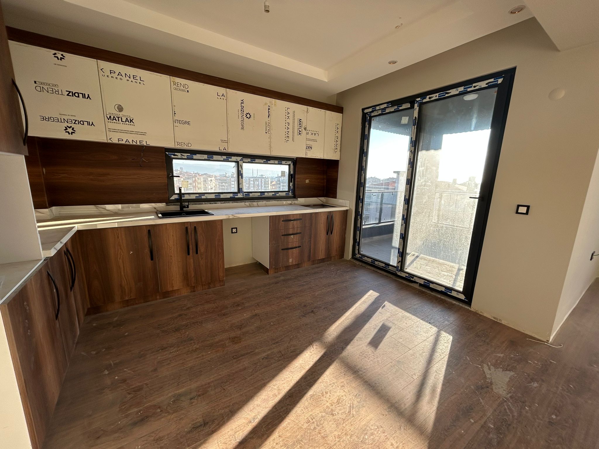 🏡 BALIKESİR EDREMİT ATATÜRK MAHALLESİNDE SİTE İÇERİSİNDE HAVUZLU 2+1 LÜKS DAİRE