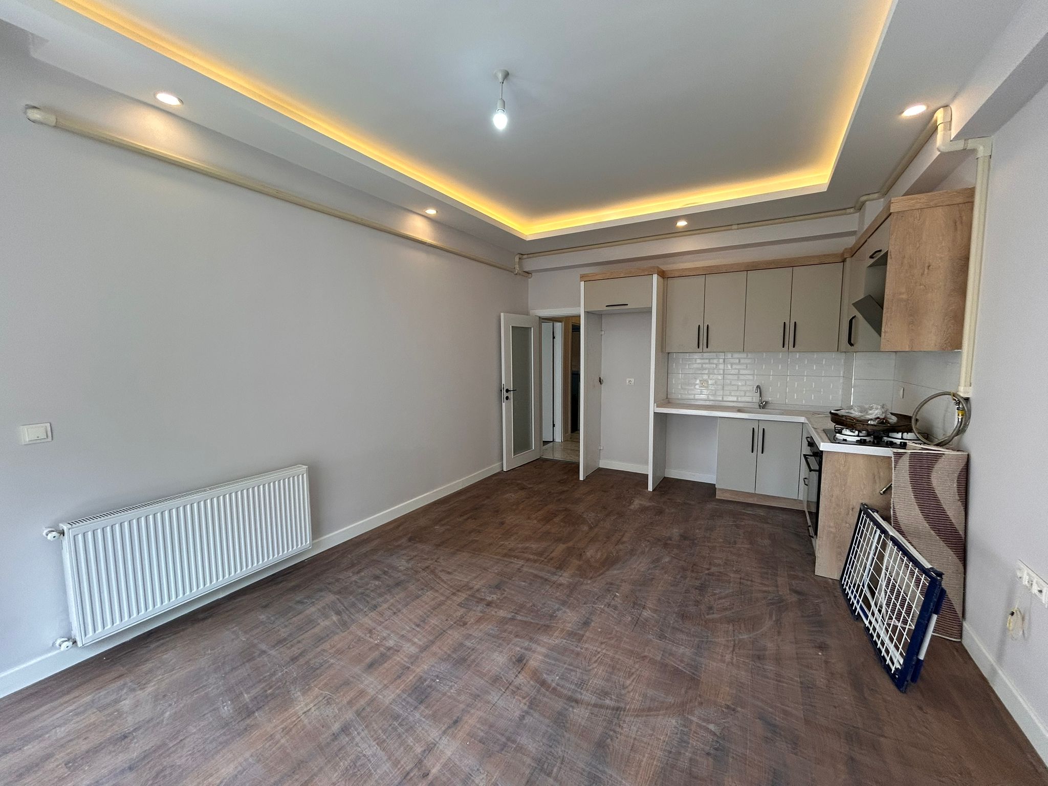 BALIKESİR EDREMİT CUMHURİYET MAHALLESİNDE KİRALIK 2+1 SIFIR DAİRE
