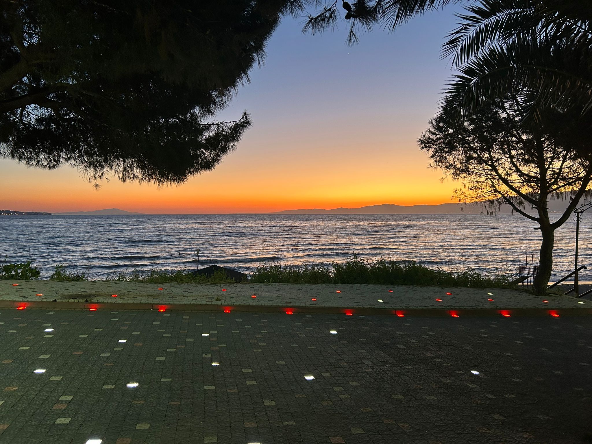 Burhaniye Ören Mahallesi’nde Doğa ve Deniz Manzaralı Satılık Villa Tipi Daire