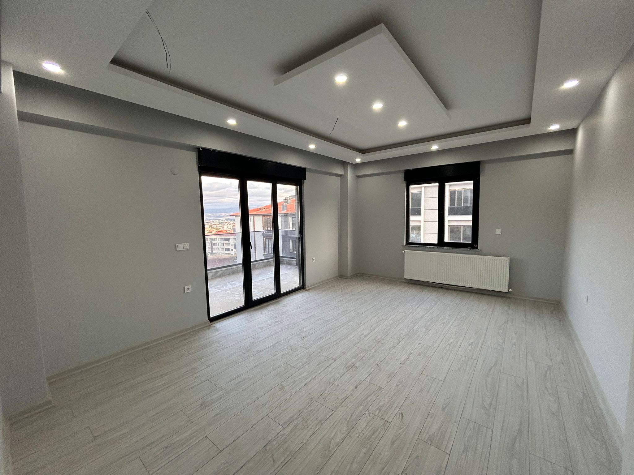 ATATÜRK MAHALLESİ'NDE KİRALIK LÜKS 3+1 DAİRE ( 7 NUMARALI DAİRE )
