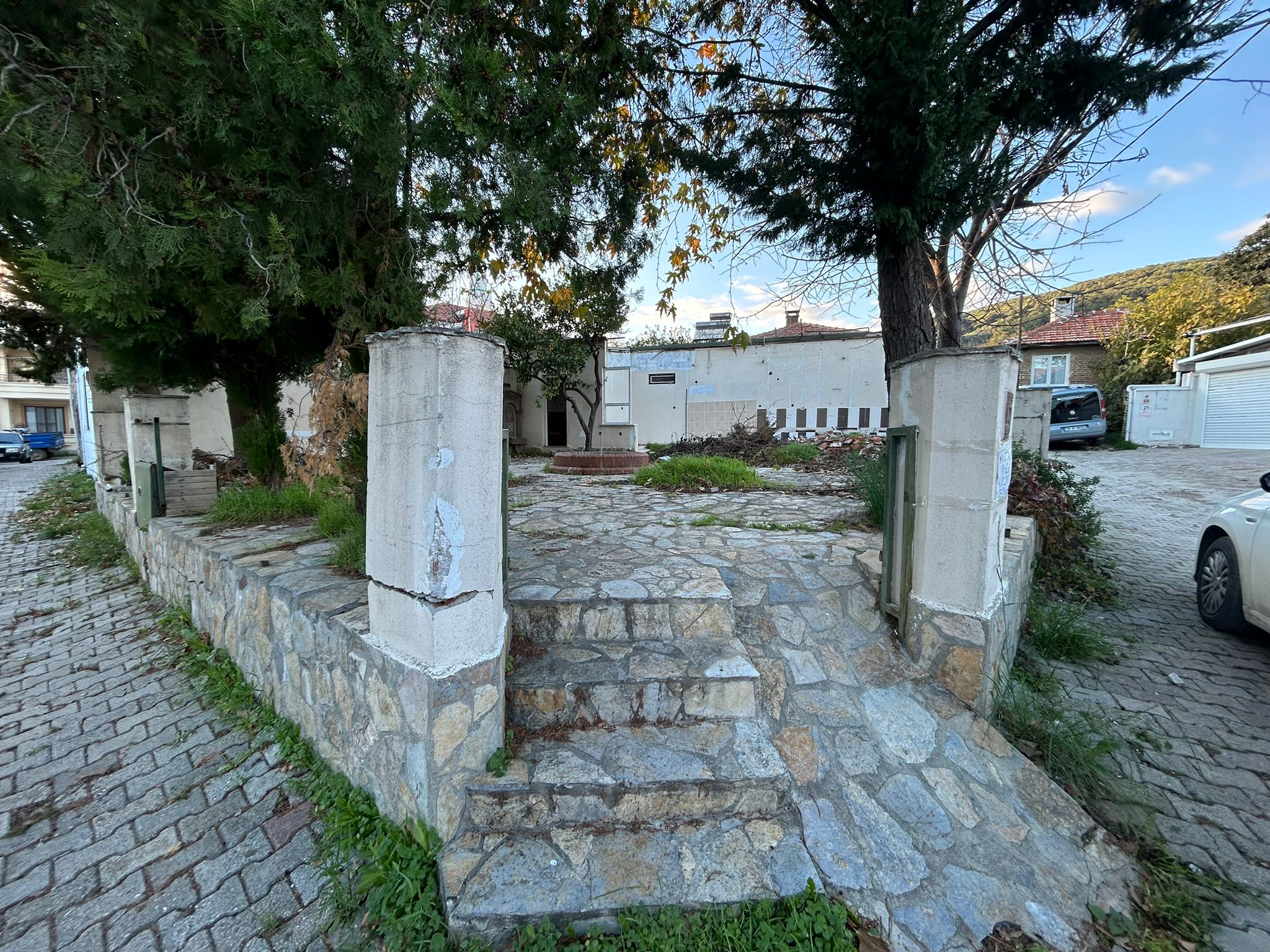 Çamlıbel’in kalbinde, Köy meydanında kiralık 157 m² bahçe