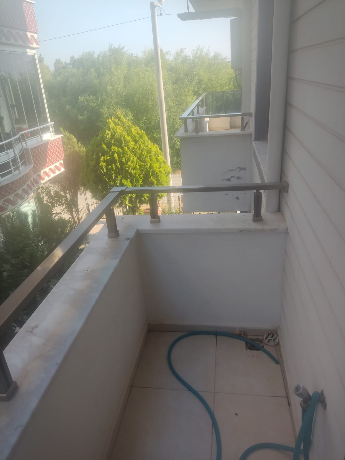AKÇAY ALTINKUM'DA DENİZE 300 METRE EŞYALI 2+1 KİRALIK DAİRE (GÜNLÜK KİRALIK )