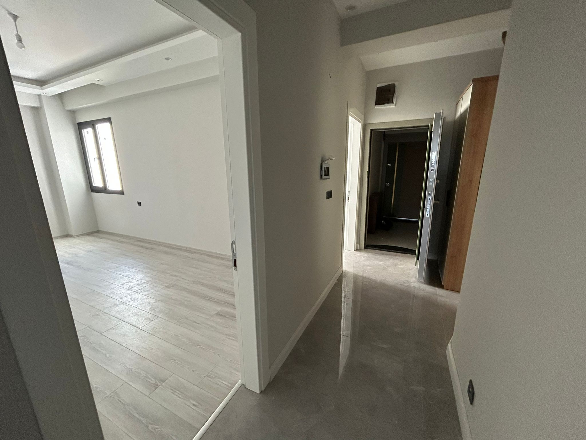 KADIKÖY’DE ÖZEL KÖRFEZ HASTANESİ YANI SATILIK 3+1 ARAKAT DAİRE