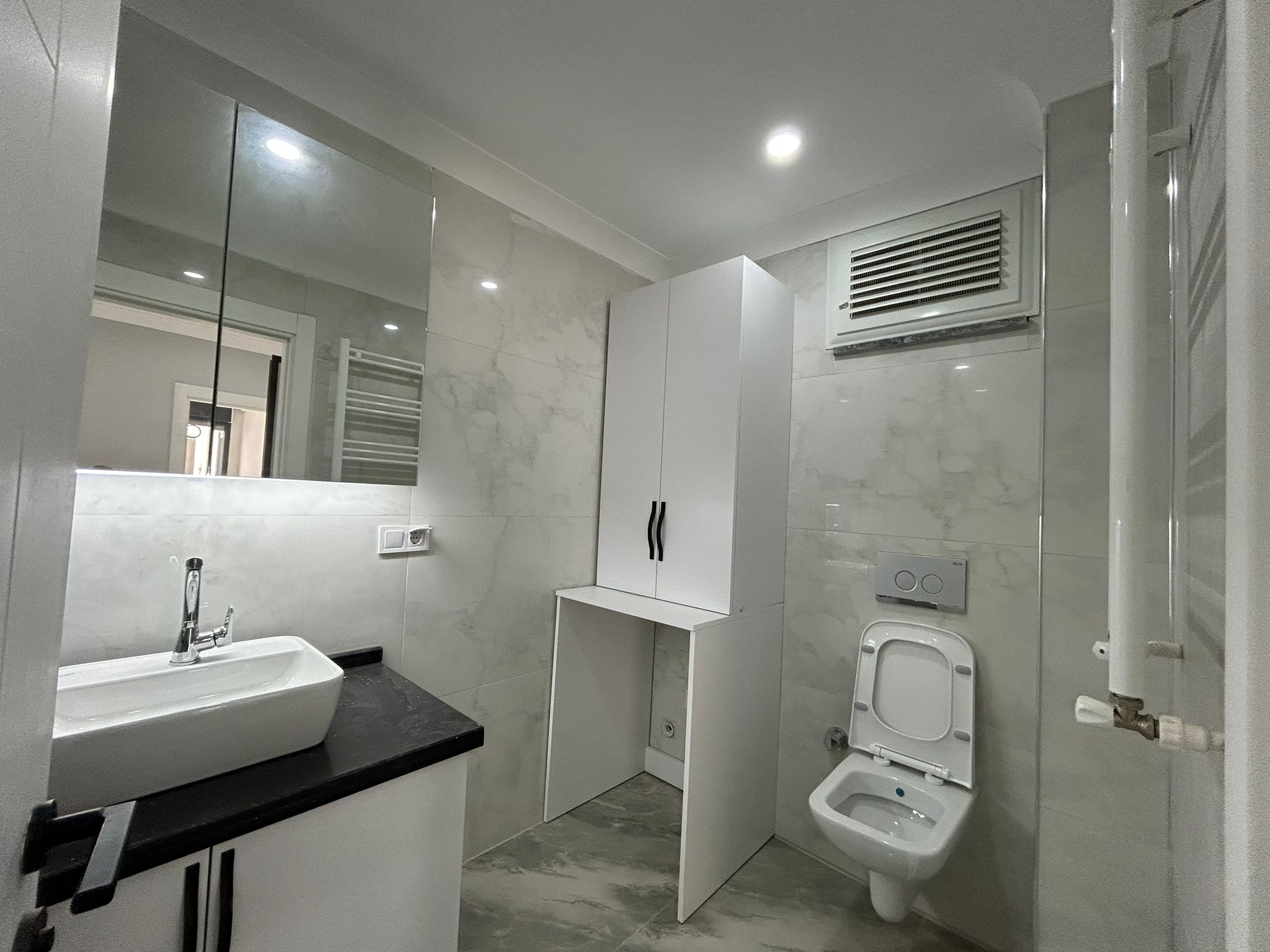 ATATÜRK MAHALLESİ’NİN EN GÜZEL NOKTASINDA! SATILIK 2+1 DAİRE (9numara)