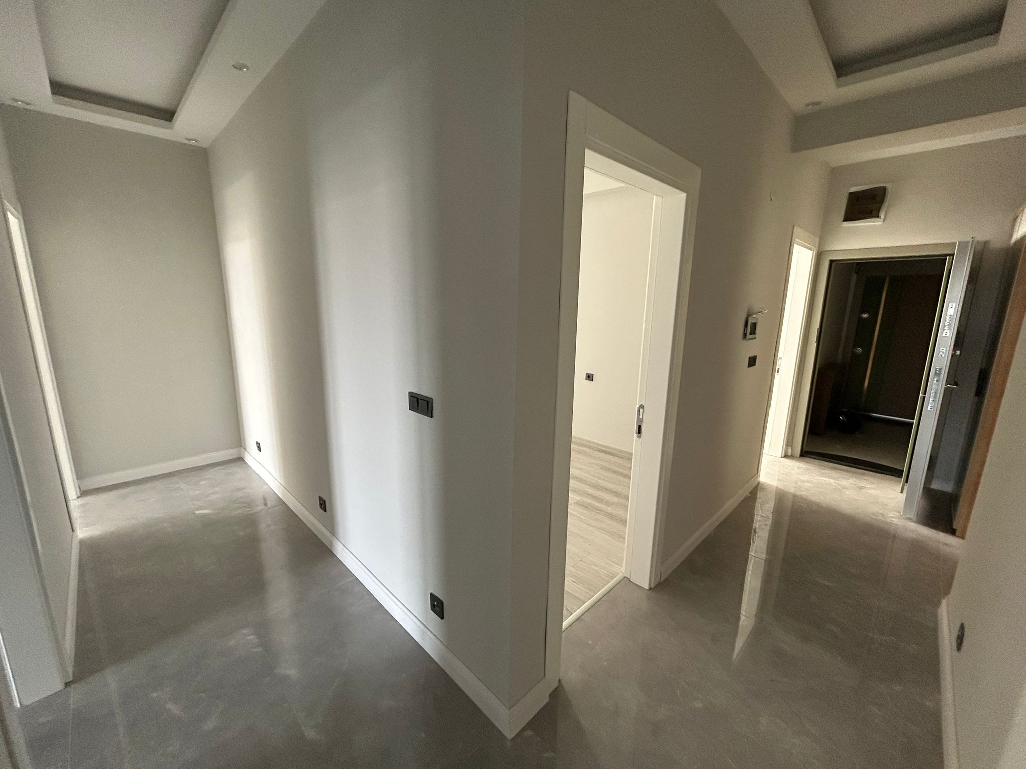 KADIKÖY’DE ÖZEL KÖRFEZ HASTANESİ YANI SATILIK 3+1 ARAKAT DAİRE