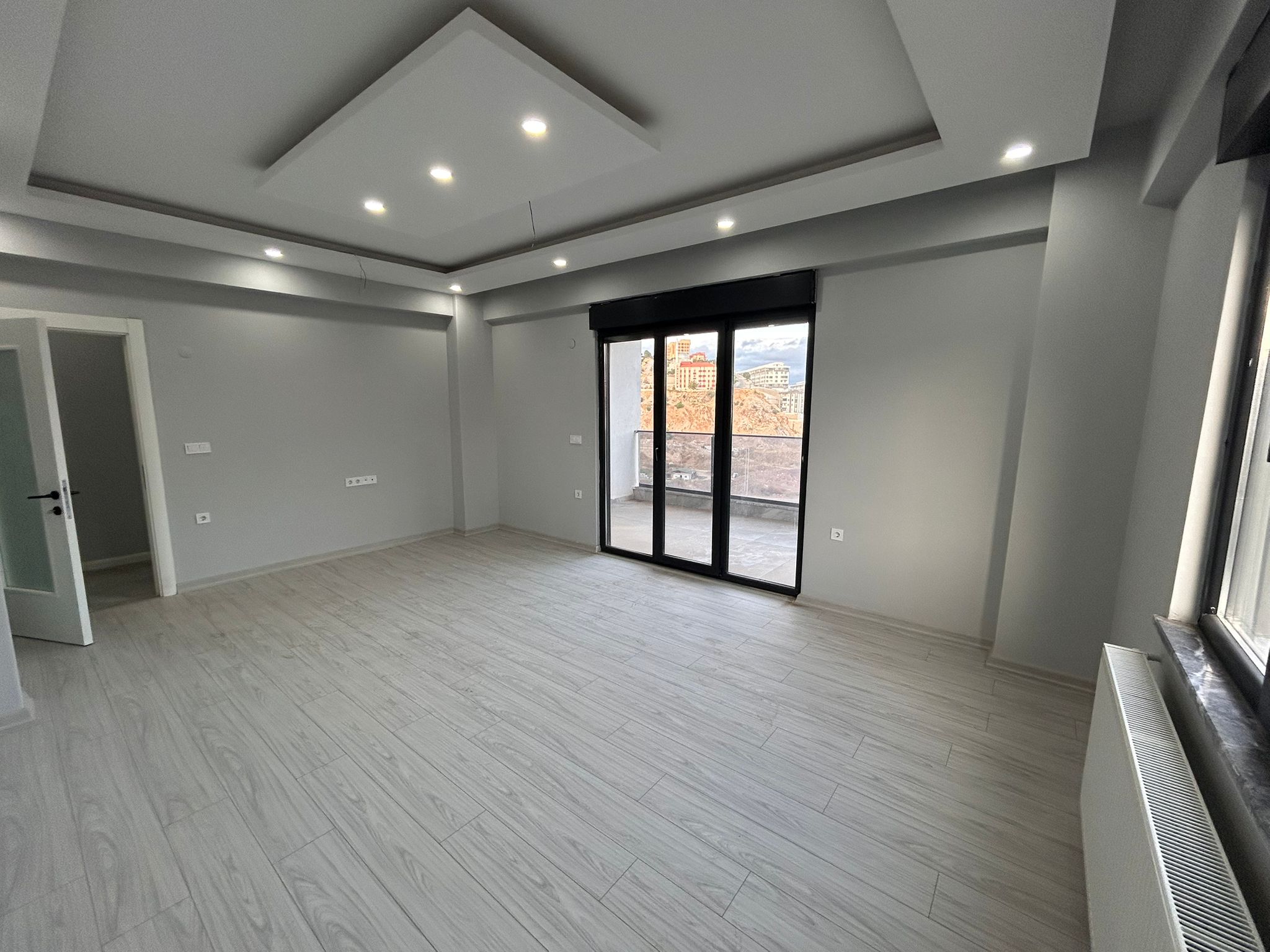 ATATÜRK MAHALLESİ'NDE KİRALIK LÜKS 3+1 DAİRE ( 7 NUMARALI DAİRE )