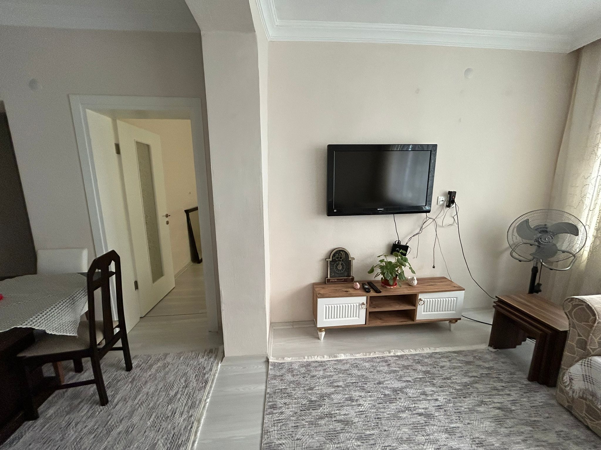 GAZİİLYAS MAHALLESİNDE EŞYALI BAHÇELİ KİRALIK 2+1 DAİRE