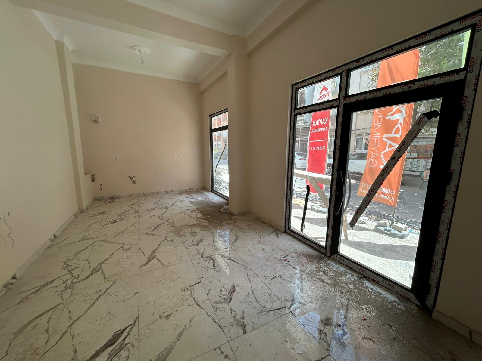 İnönü Caddesinde Kiralık 25 M2 Dükkan