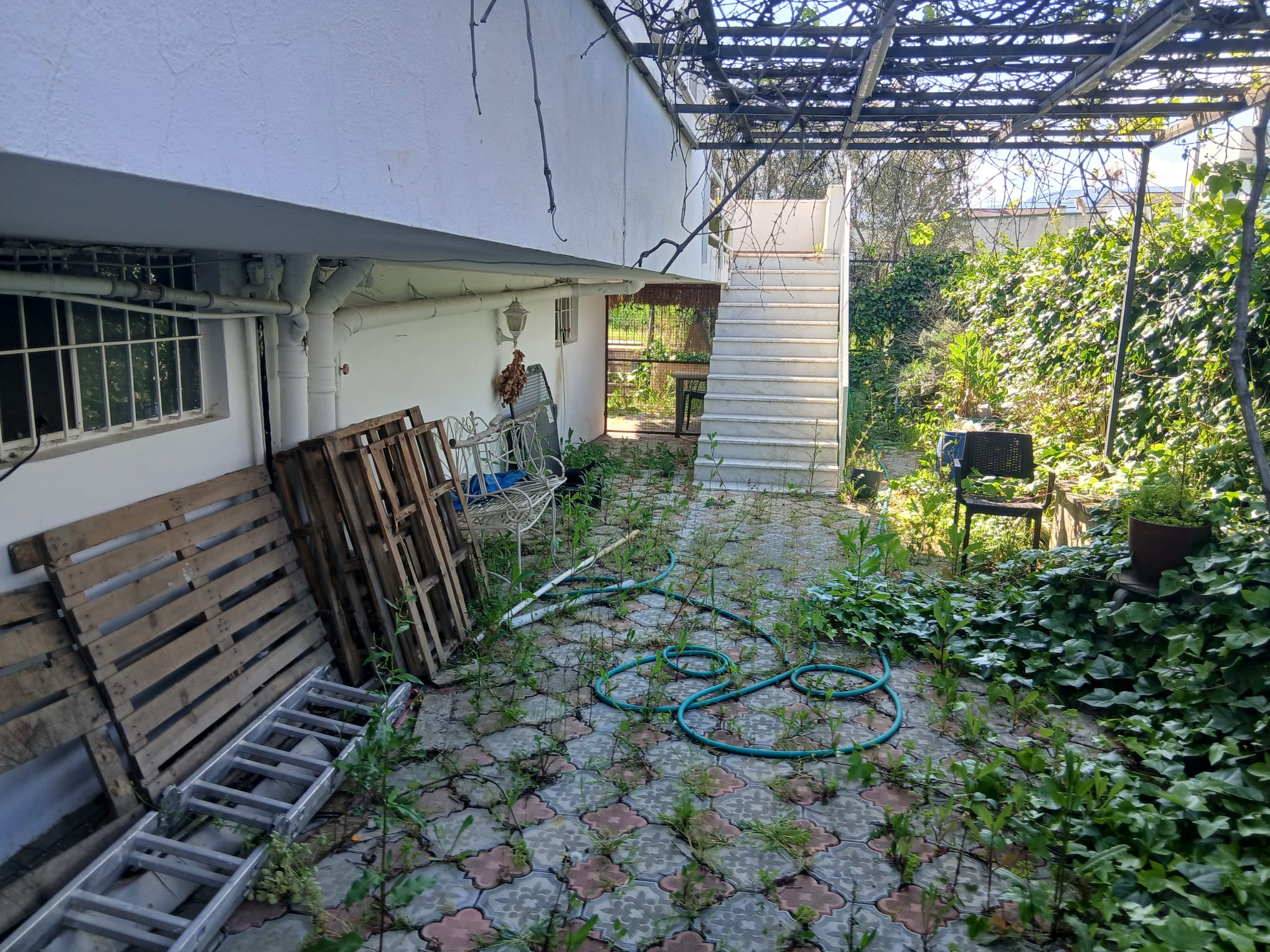 AKÇAY GÜRE’DE, ANA YOL ÜZERİNDE KOMPLE SATILIK BİNA HARİKA YATIRIM FIRSATI!