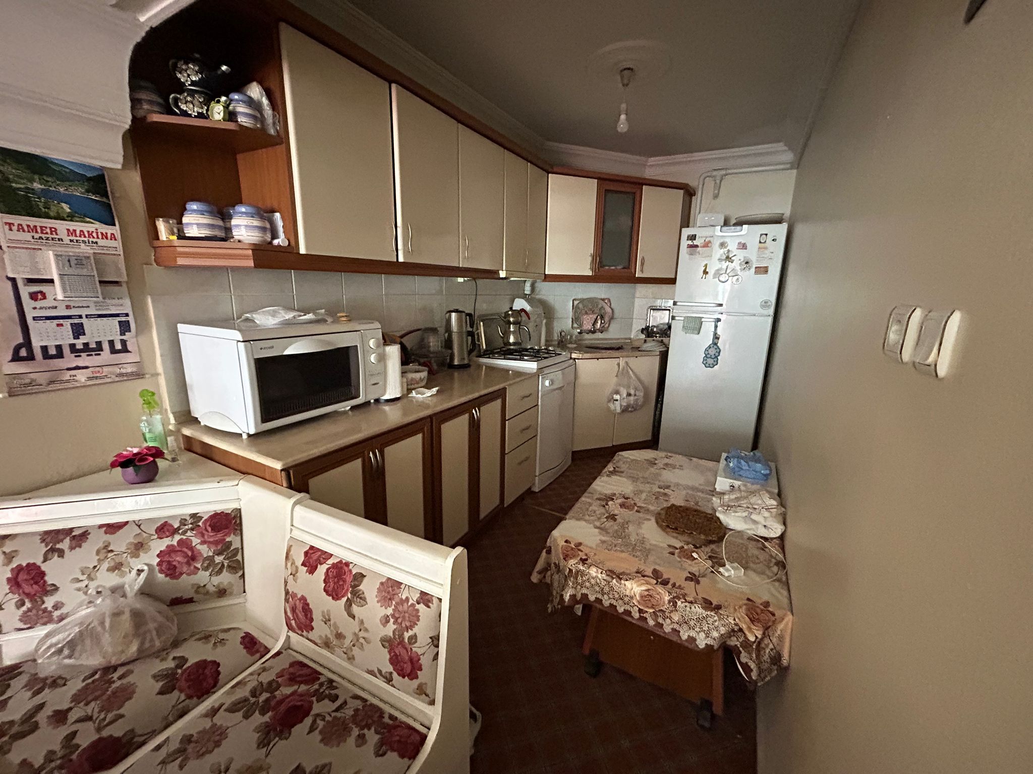 EDREMİT CUMHURİYET MAHALLESİ’NDE EŞYALI KİRALIK 3+1 DAİRE