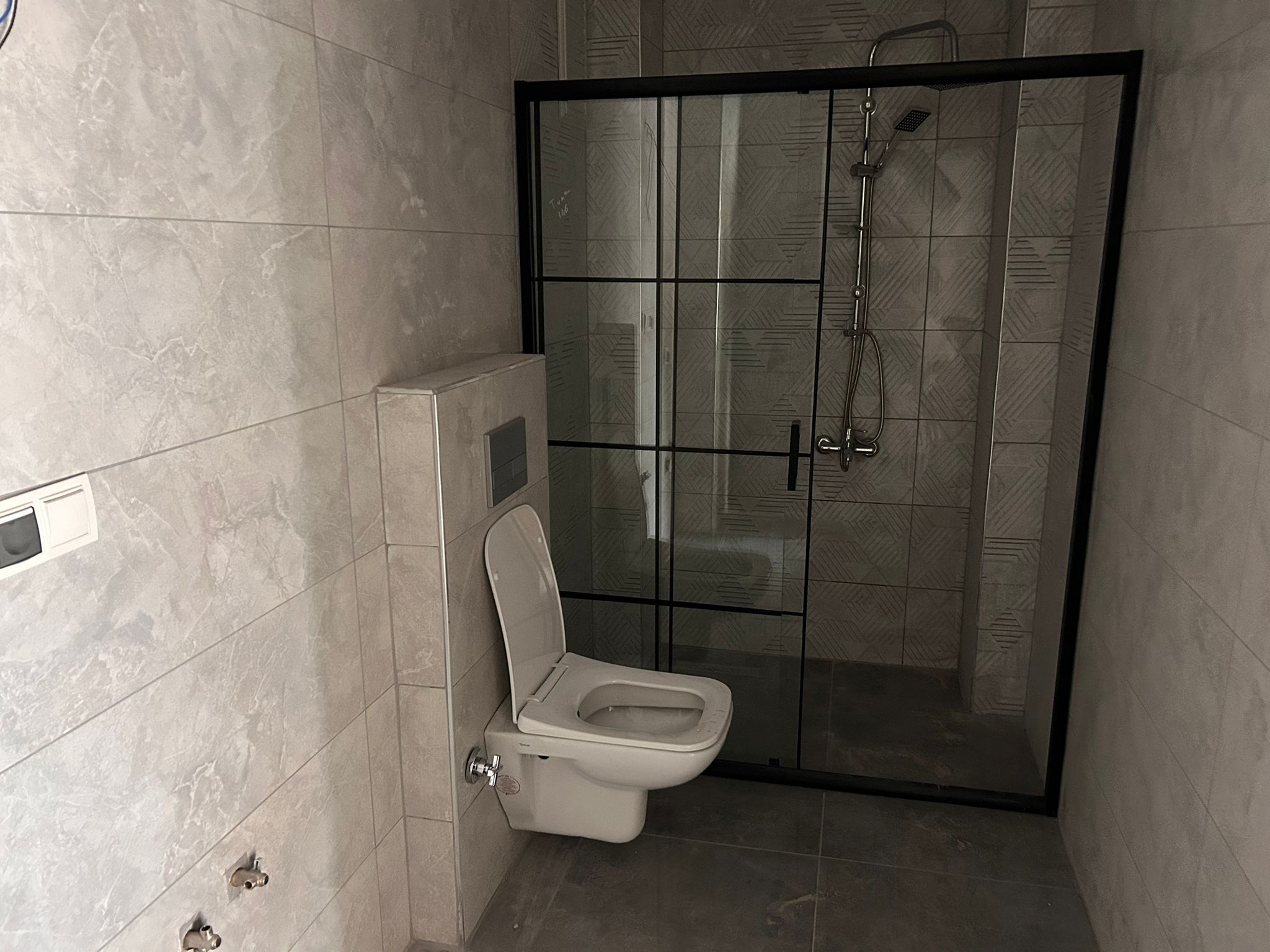 BALIKESİR EDREMİT CUMHURİYET MAHALLESİ'NDE SATILIK SIFIR 1+1 DAİRE