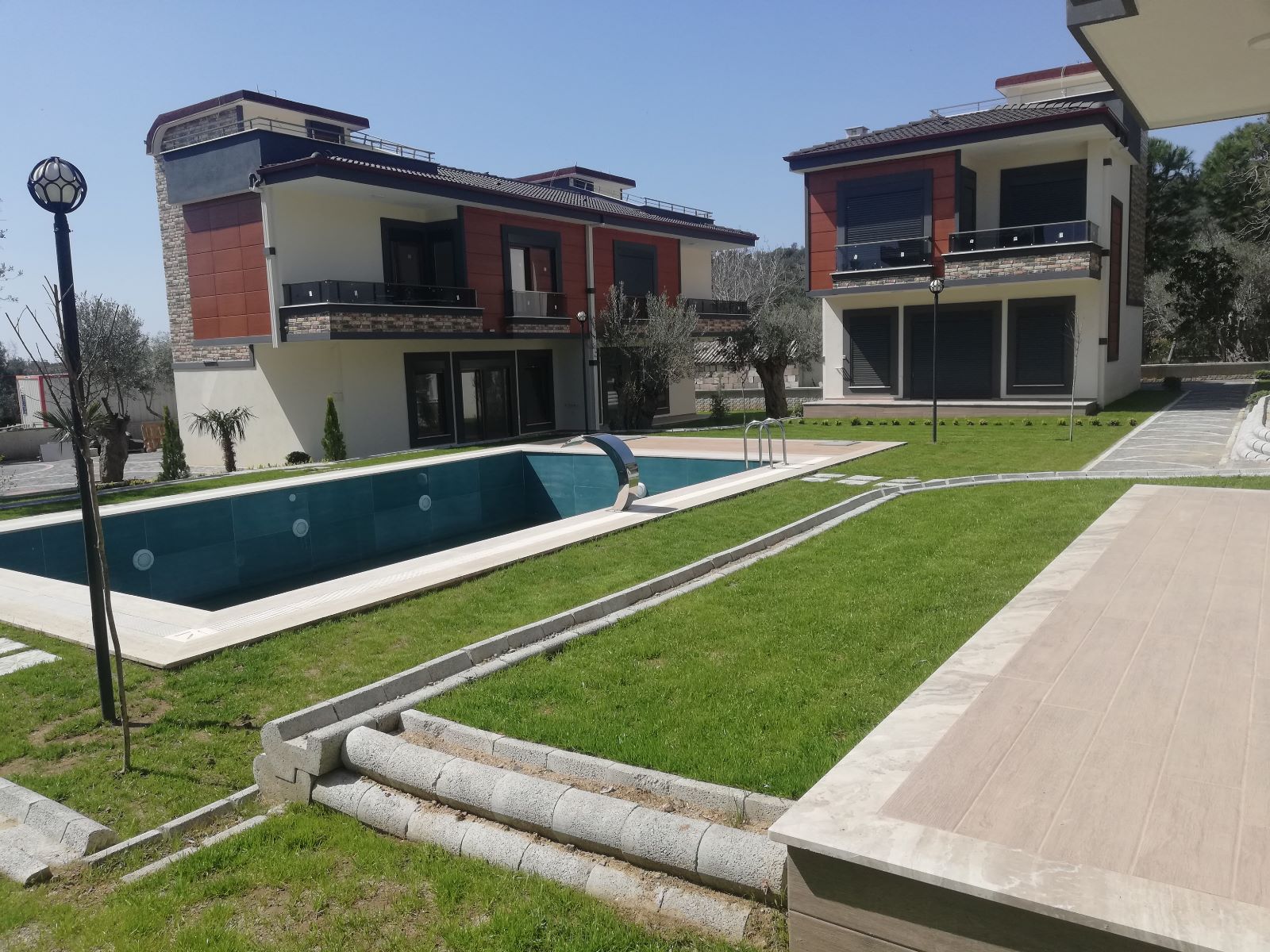 GÜRE’NİN EN PRESTİJLİ SİTESİNDE, ÖZEL BAHÇELİ LÜKS 3+1 VİLLA