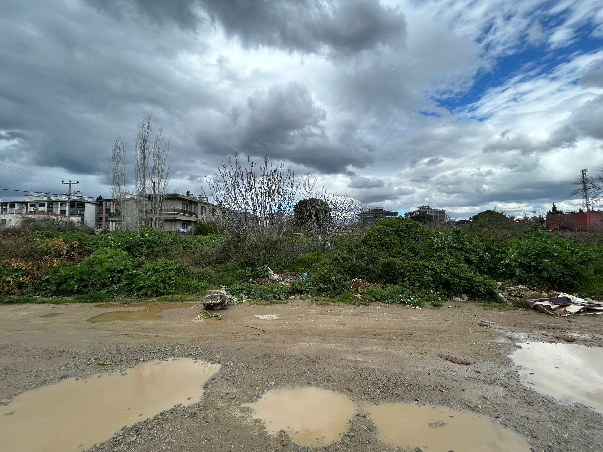 EDREMİT CENNETAYAĞI MAHALLESİNDE KÖŞE PARSEL SATILIK ARSA