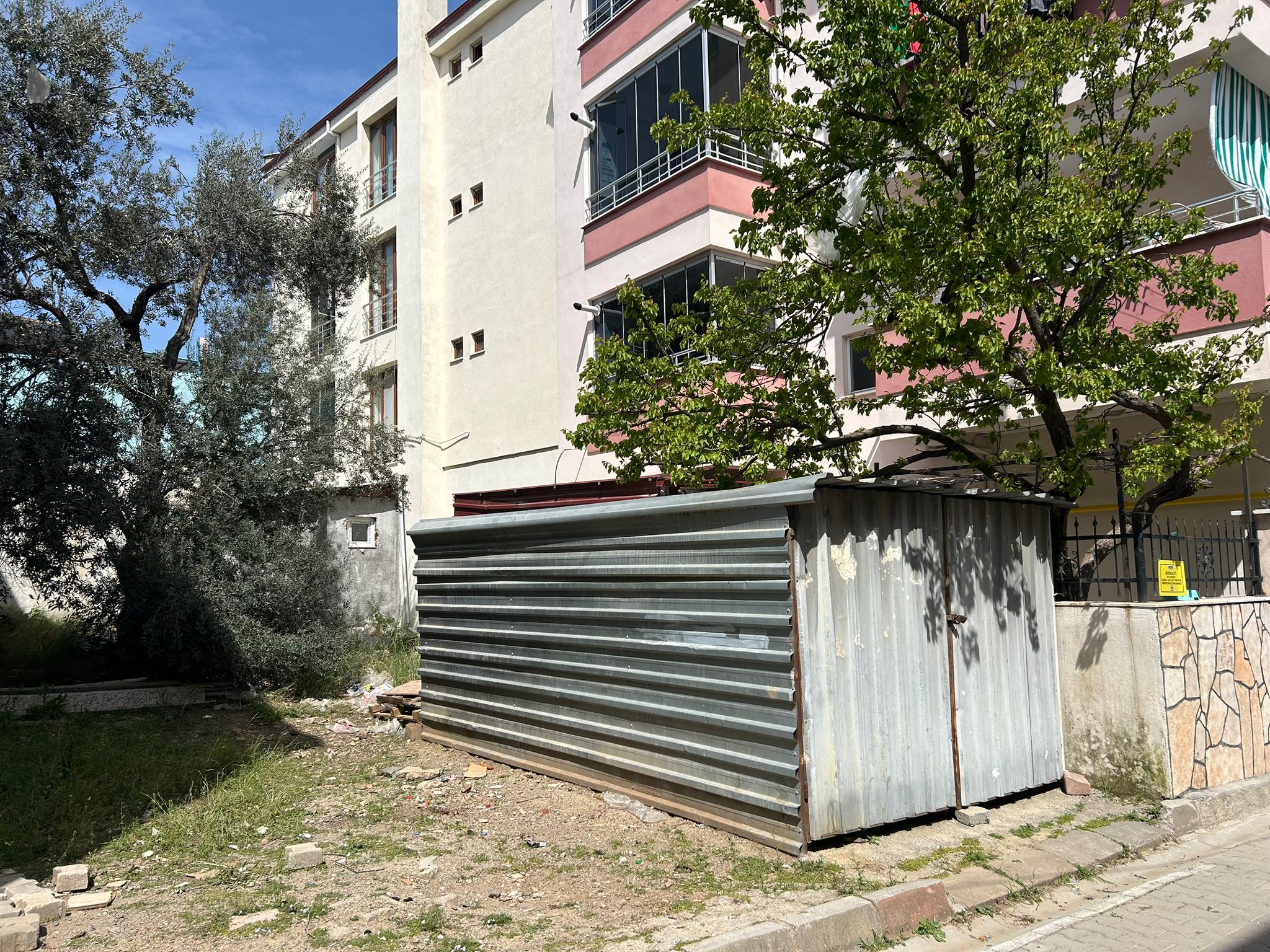 ÖZEL KÖRFEZ HASTANESİNE 100 METRE MESAFEDE SATILIK 192 m² İMARLI ARSA