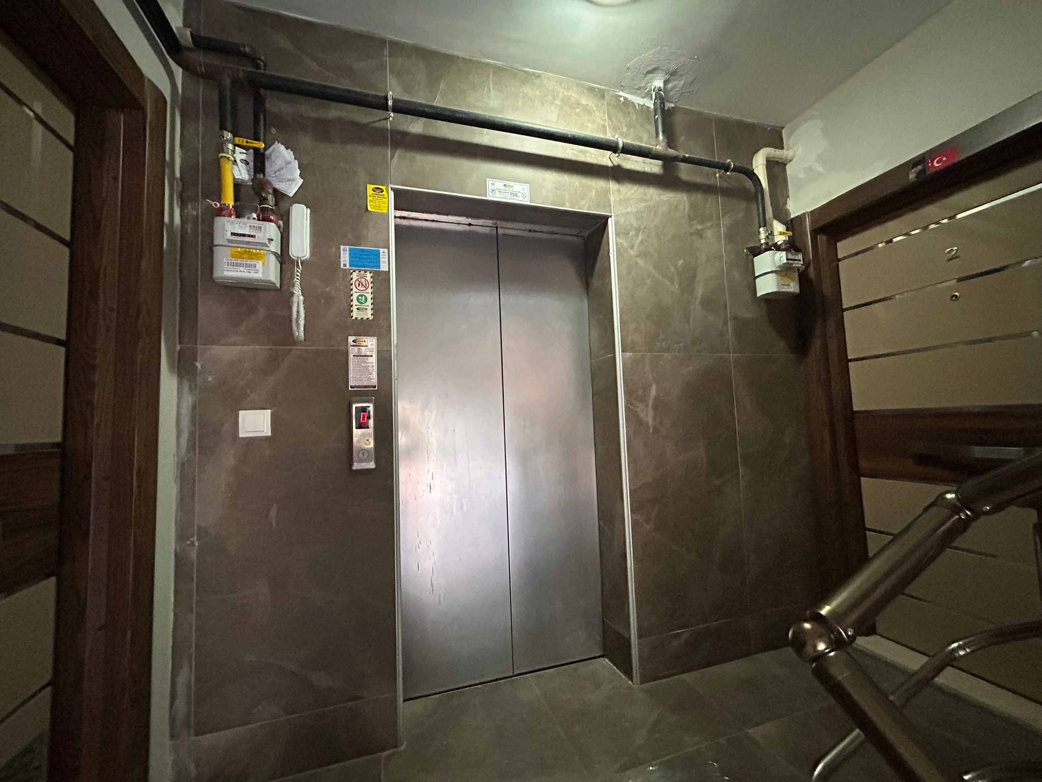 AKÇAY İKİZÇAY MAHALLESİNDE SATILIK ARA KAT 3+1 LÜKS DAİRE (EİDS NO. 1001423)