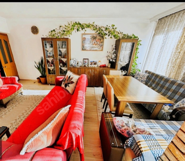 EDREMİT KADIKÖY MAHALLESİNDE SATILIK GENİŞ 3+1 DAİRE