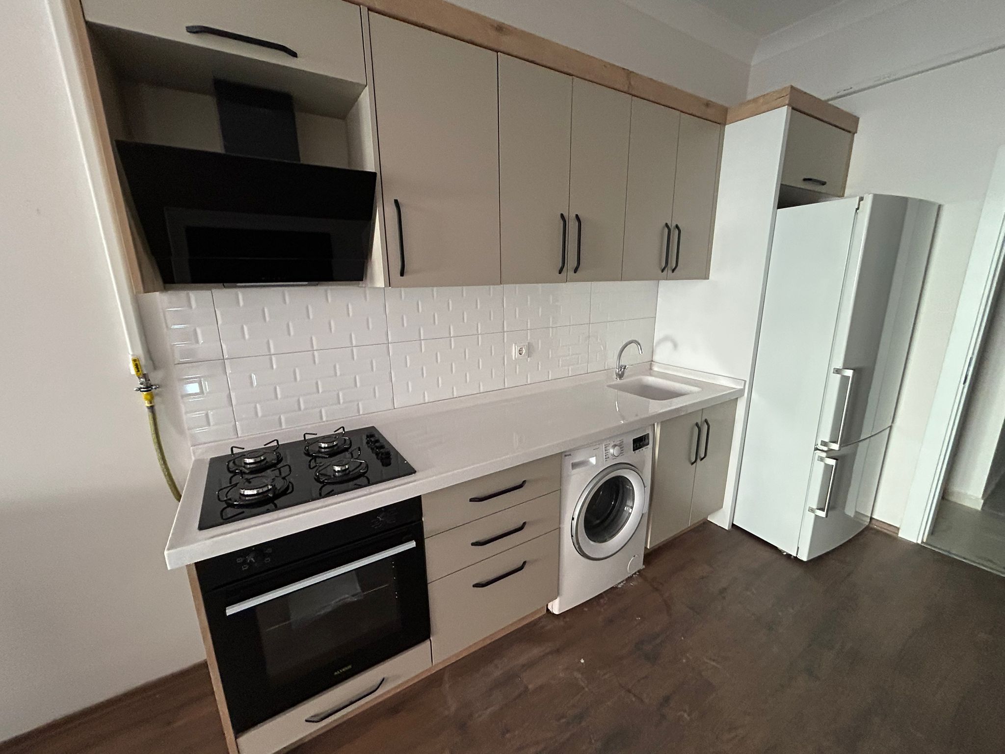 CUMHURİYET MAHALLESİNDE EŞYALI KİRALIK 1+1 DAİRE